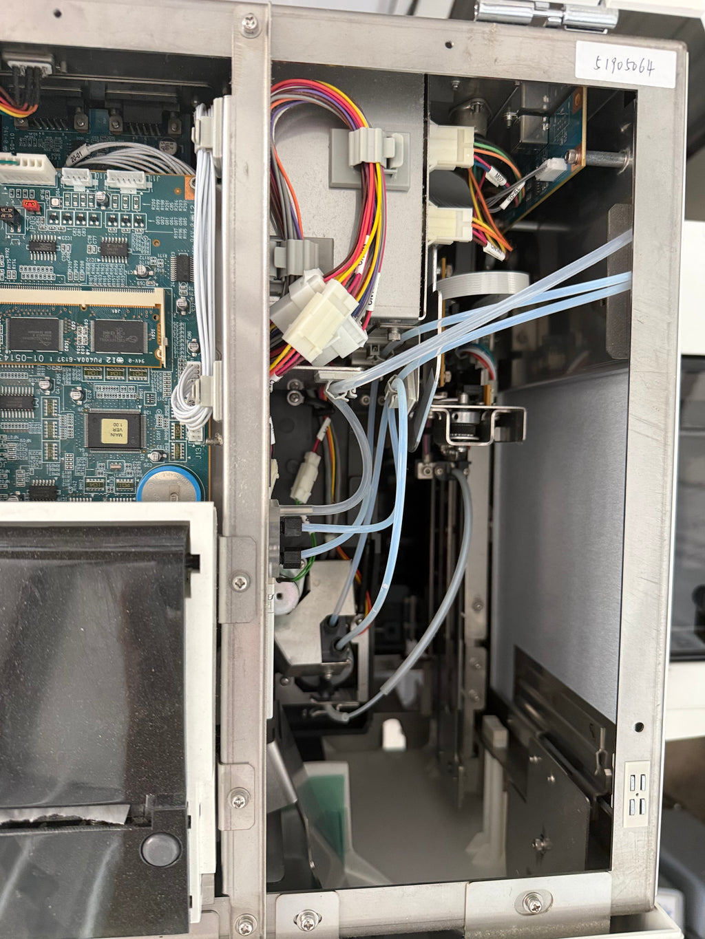 ARKRAY AUTION MAX AX-4030 with a PC