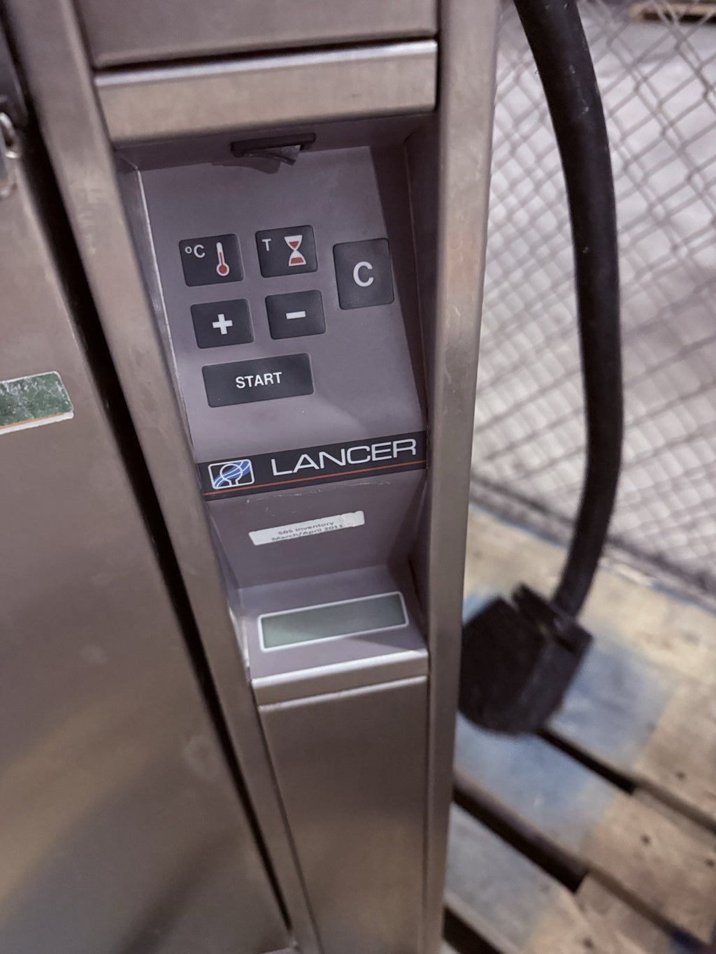 Getinge Lancer 810 UP Under counter Laboratory Washer 208V, 208-600 KPa