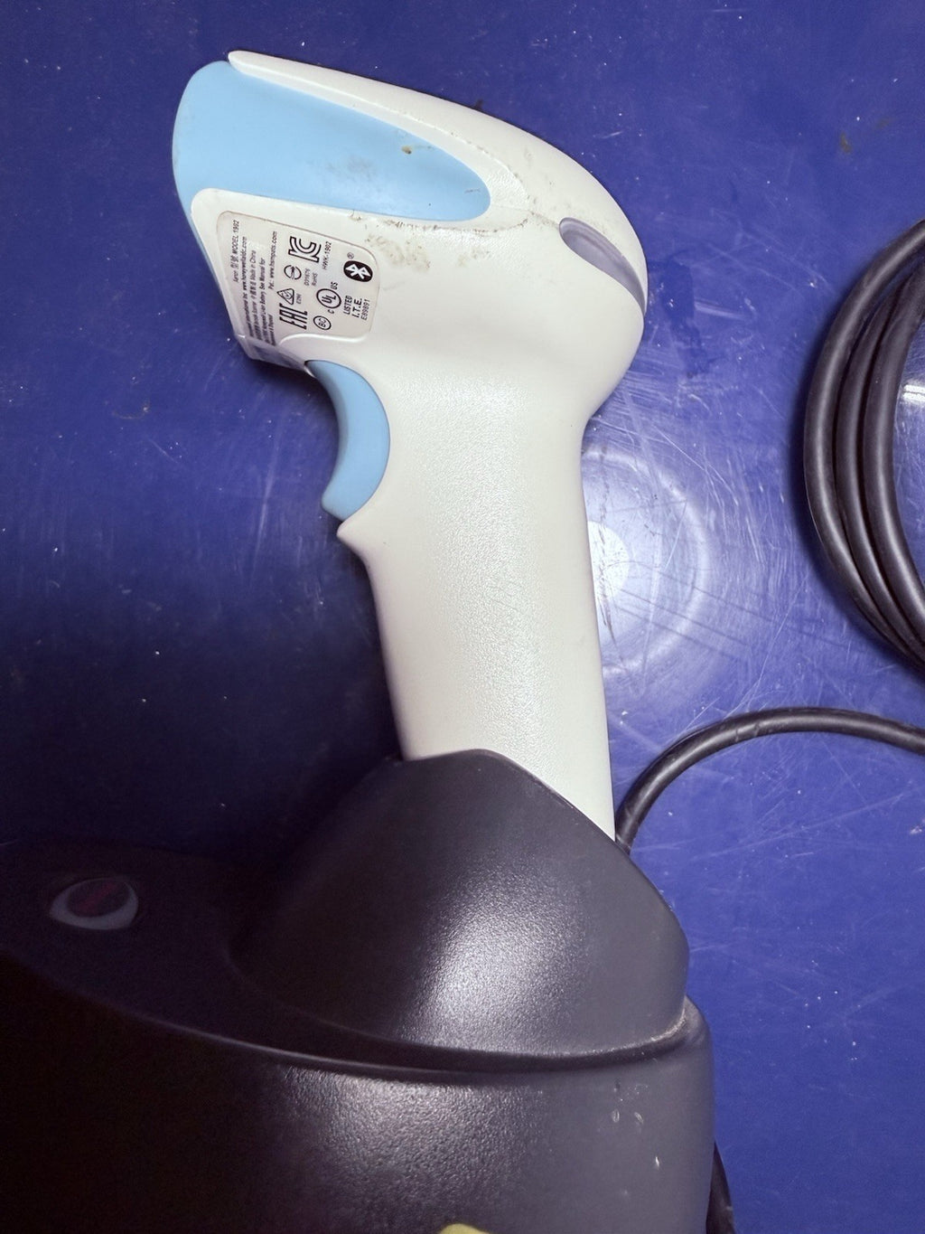 Honeywell Xenon 1902 HC Barcode Scanner White P/N: 1902HHD-0 w/ Cradle