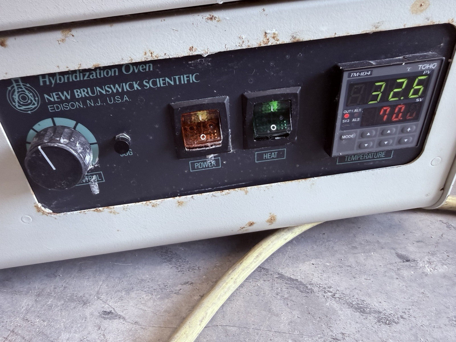 New Brunswick Hybird Oven / Rotation Speed Range: 10–80 RPM M1241-3000