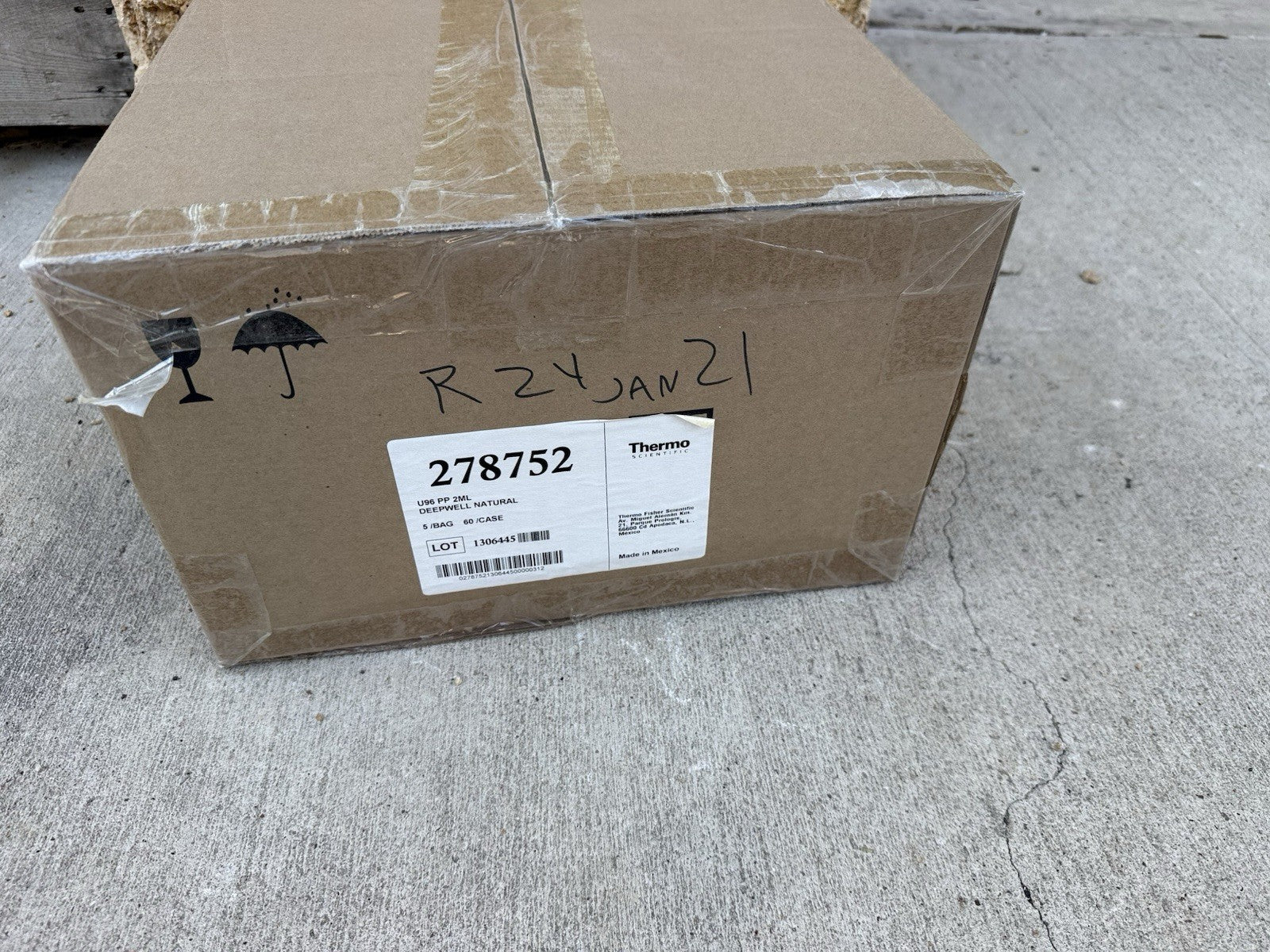 THERMO ROBOTIC RESERVOIRS FLAT BOTTOM 300ml 1200-1300, NEW One Package Of 4 Unit
