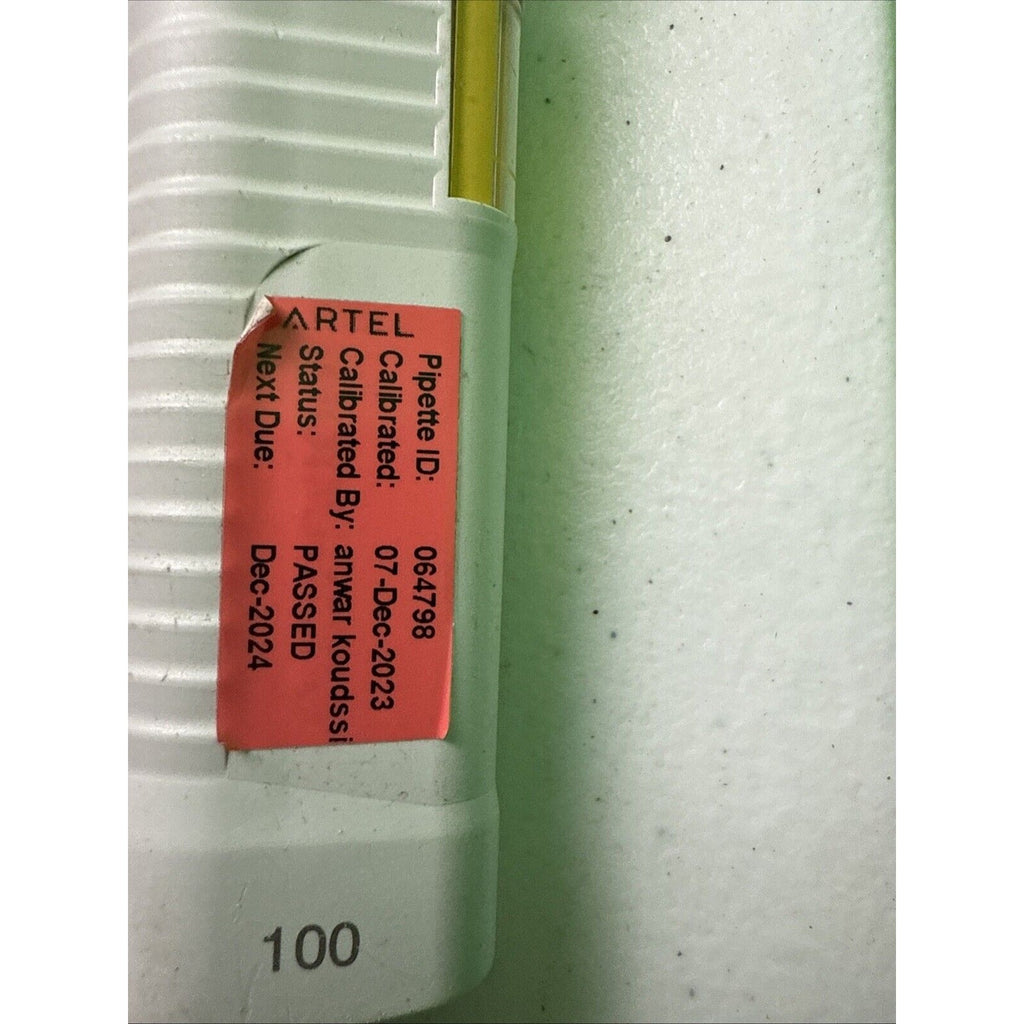 Eppendorf Research Adjustable Volume Single Channel Pipette, 100 - 1000 uL.