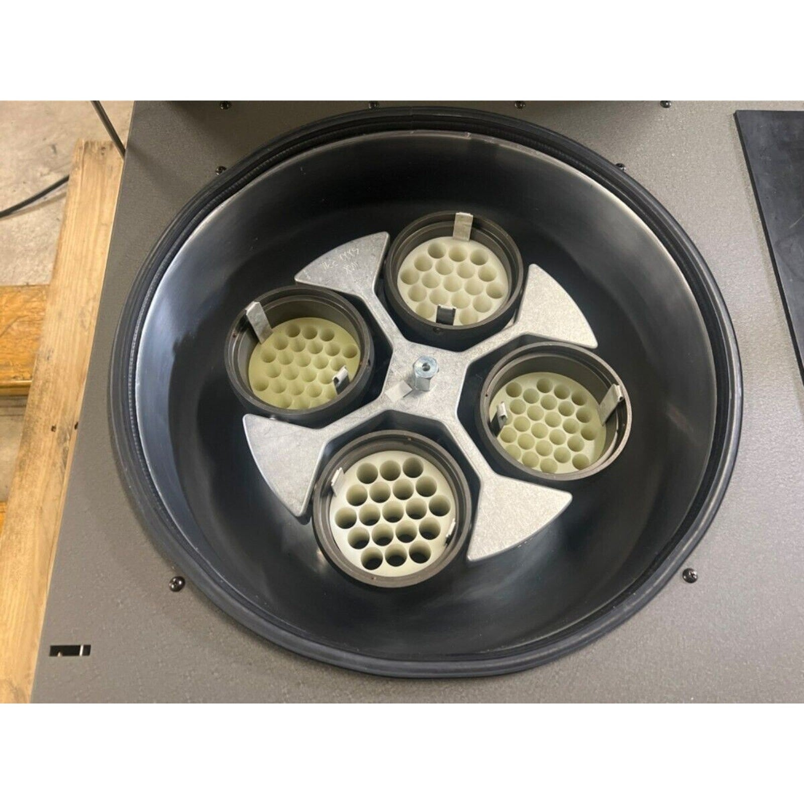 GFMD Silencer 2510R Tabletop Centrifuge