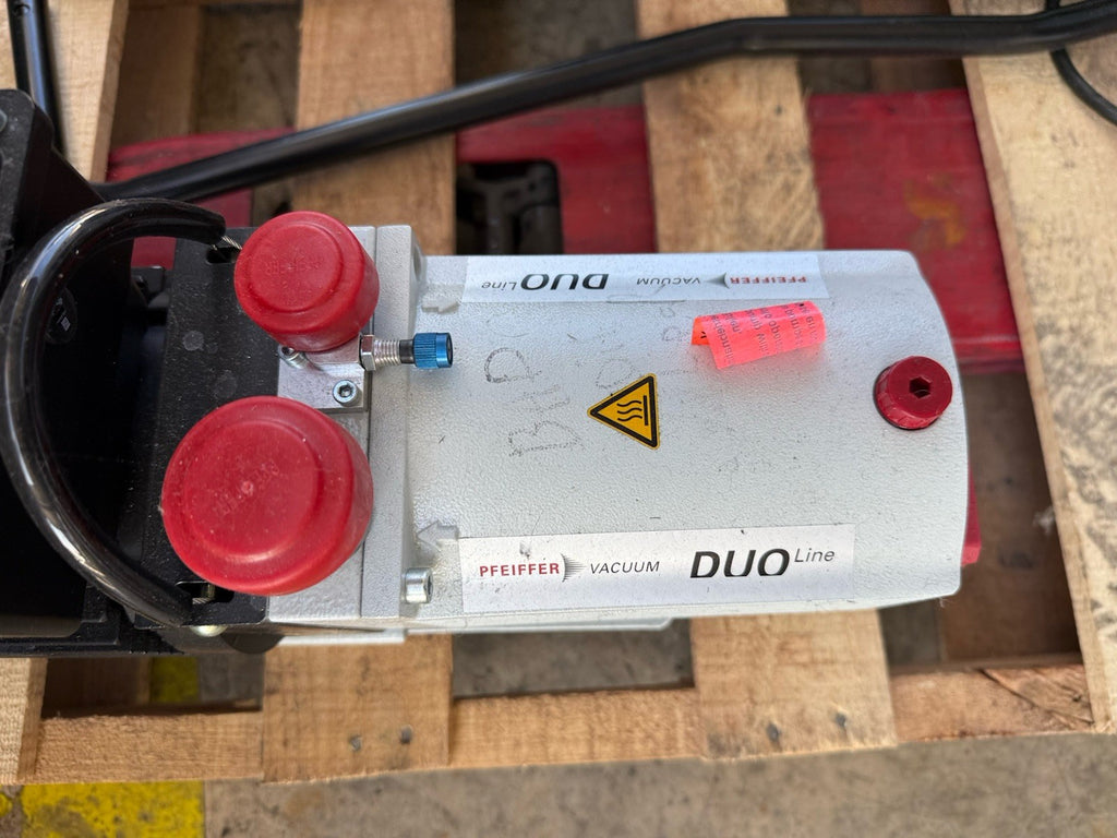 Pfeiffer D-35614 Asslar  Vacuum Pump Duo11 For Parts or Rebuild