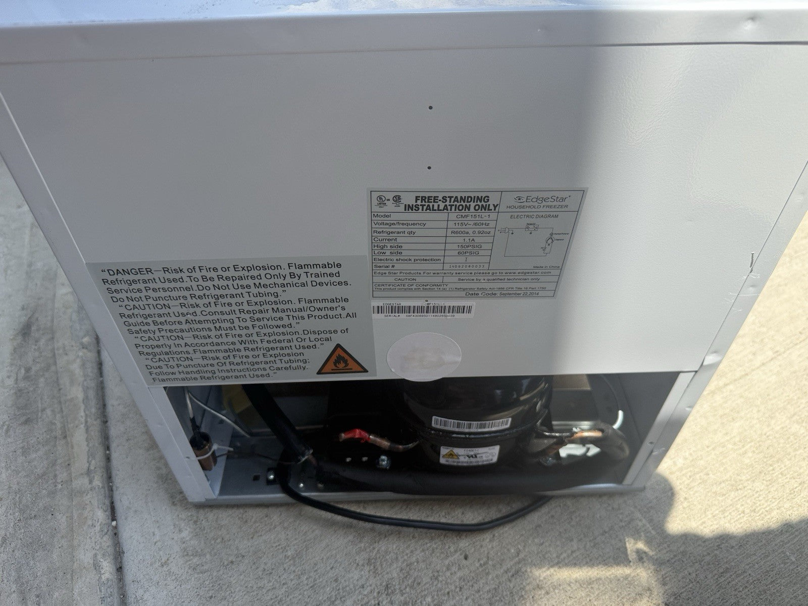 EdgeStar CMF151L-1 - Freezer Medical Appliances