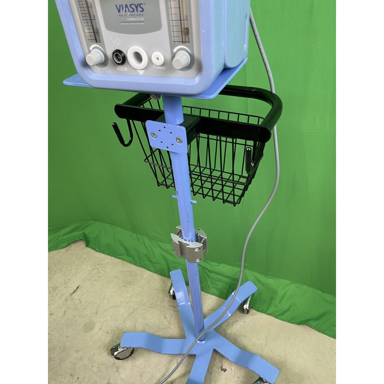 Viasys Infant flow SiPAP With a Stand