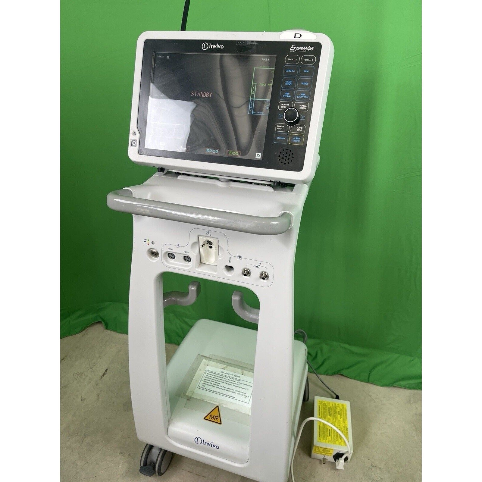 Philips Invivo Expression MRI Model 865214 Monitor W/ Cart