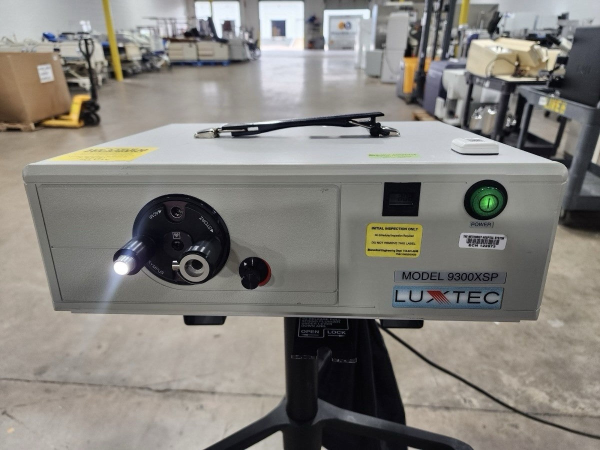 LUXTEC 9300XSP XENON LIGHT SOURCE W/ Stand