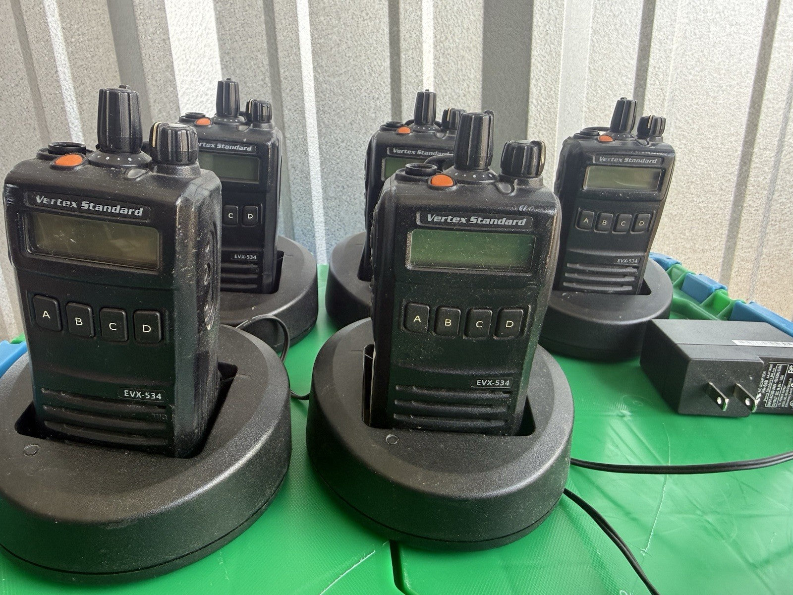 VERTEX STANDARD EVX-534-G7-5  w/Batterie & Charger