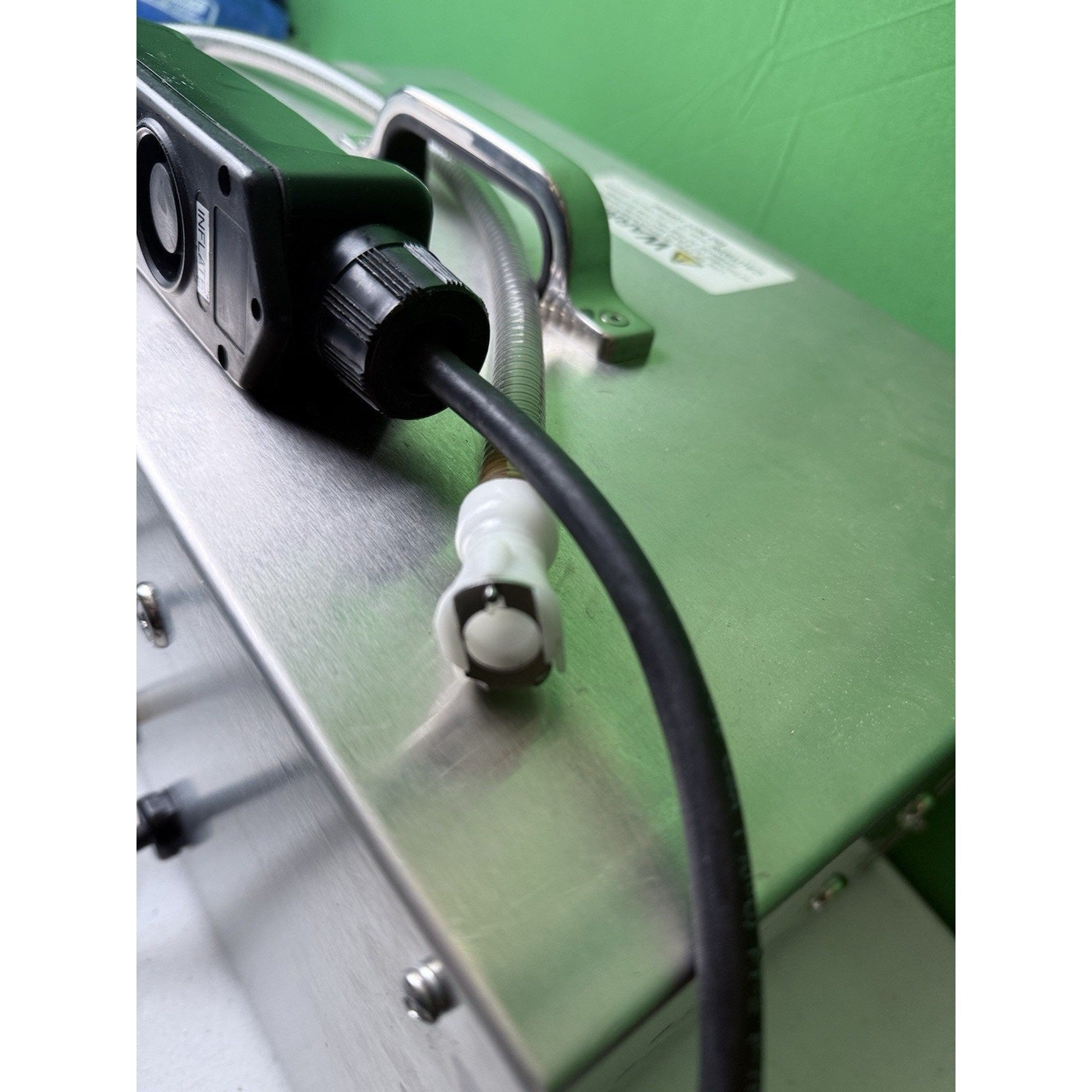 MED-TEC MT-VL-1 AIR COMPRESSOR WITH REMOTE. TESTED!!