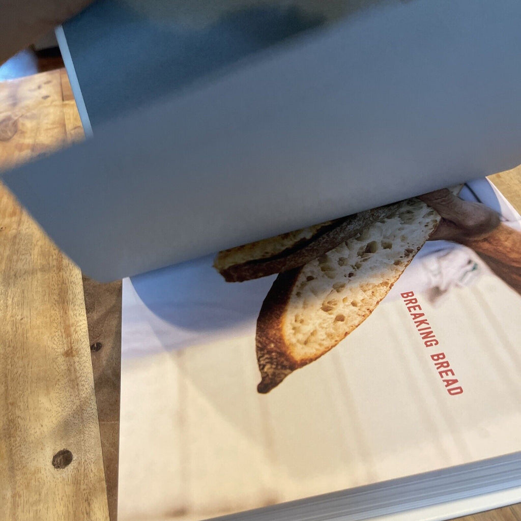Breaking Bread : A Baker's Journey Home in 75 Recipes by Martin Philip (2017,...
