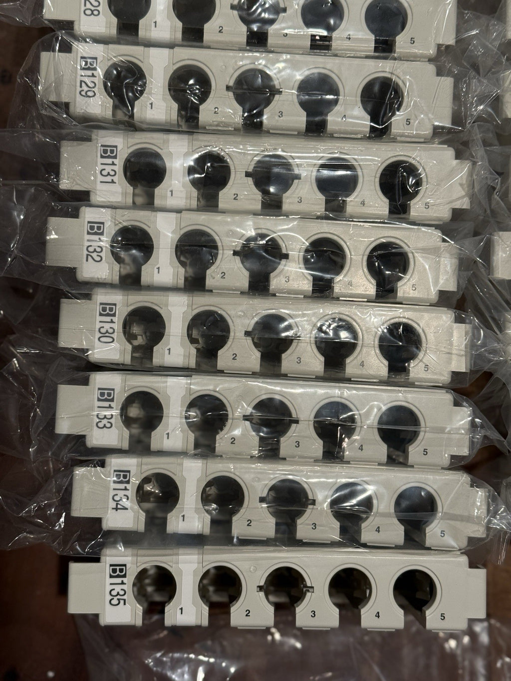 Abbott Chemistry Analyzer Sample Carrier Racks 77513-108 5-Tube Ports, 29 Units