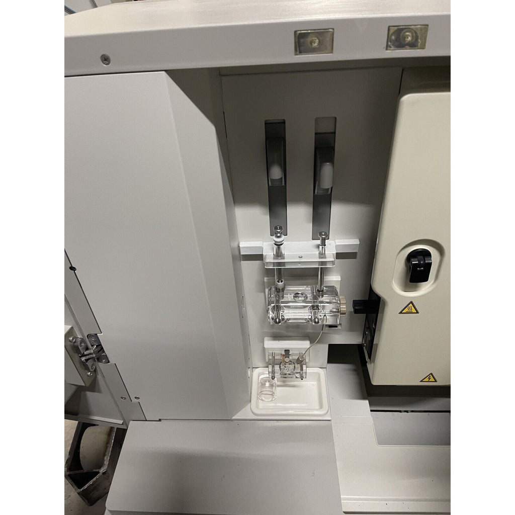 Hitachi 3100 Genetic Analyzer DNA Sequencer. Applied Biosystems.
