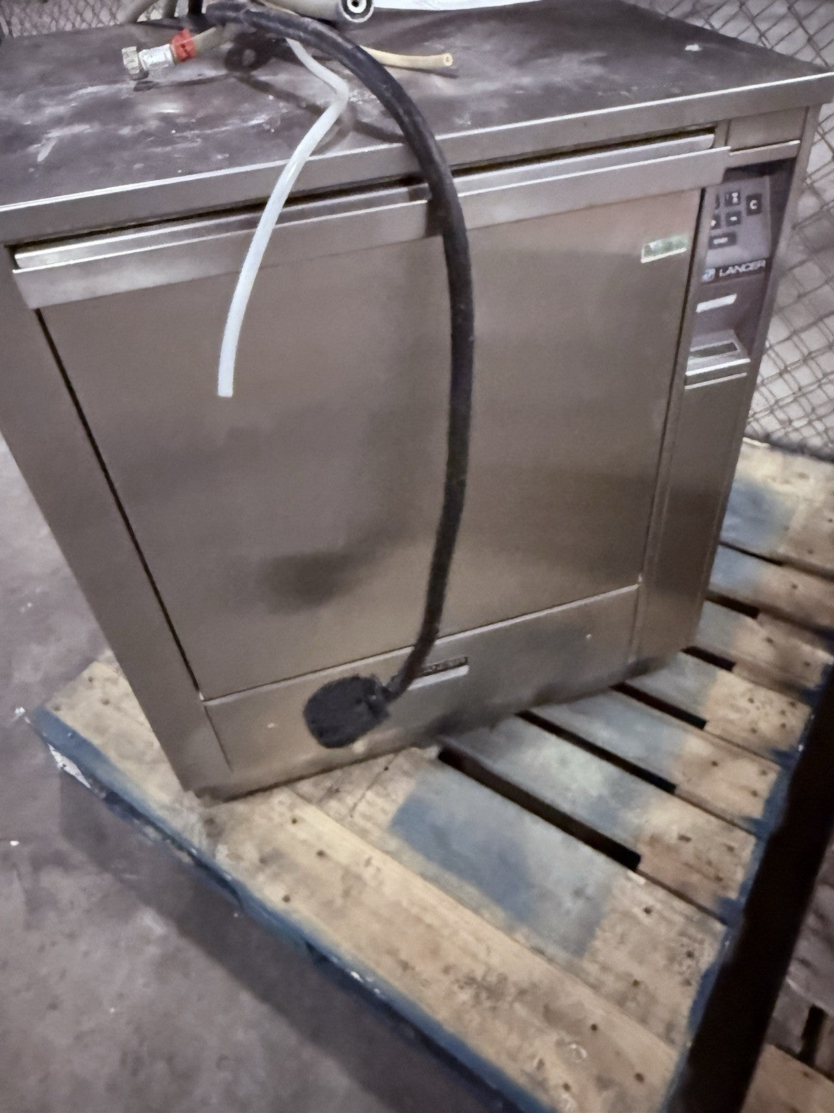 Getinge Lancer 810 UP Under counter Laboratory Washer 208V, 208-600 KPa