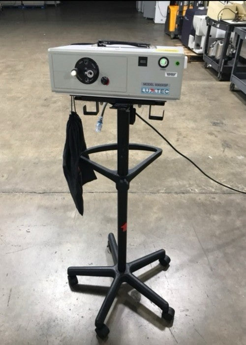 LUXTEC 9300XSP XENON LIGHT SOURCE W/ Stand