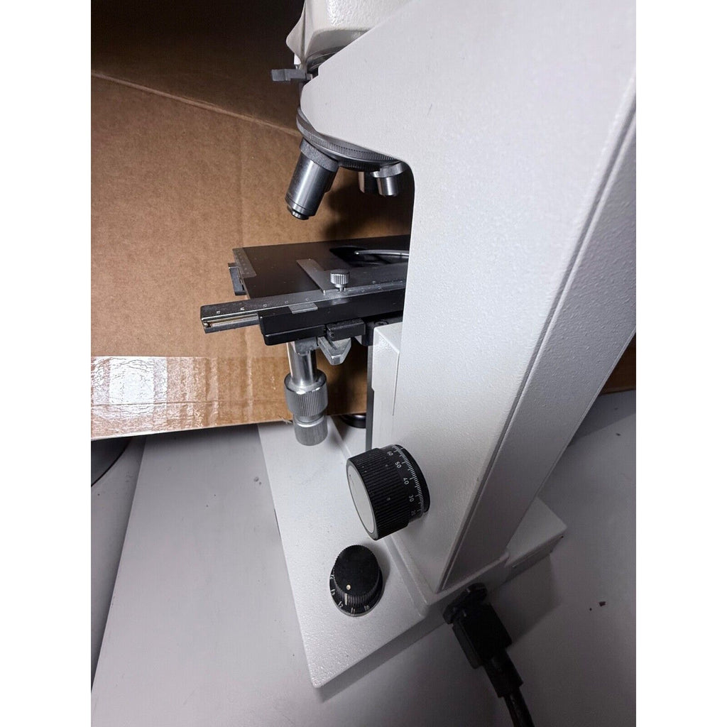 Leitz SM-LUX Microscope 020-446 024. TESTED