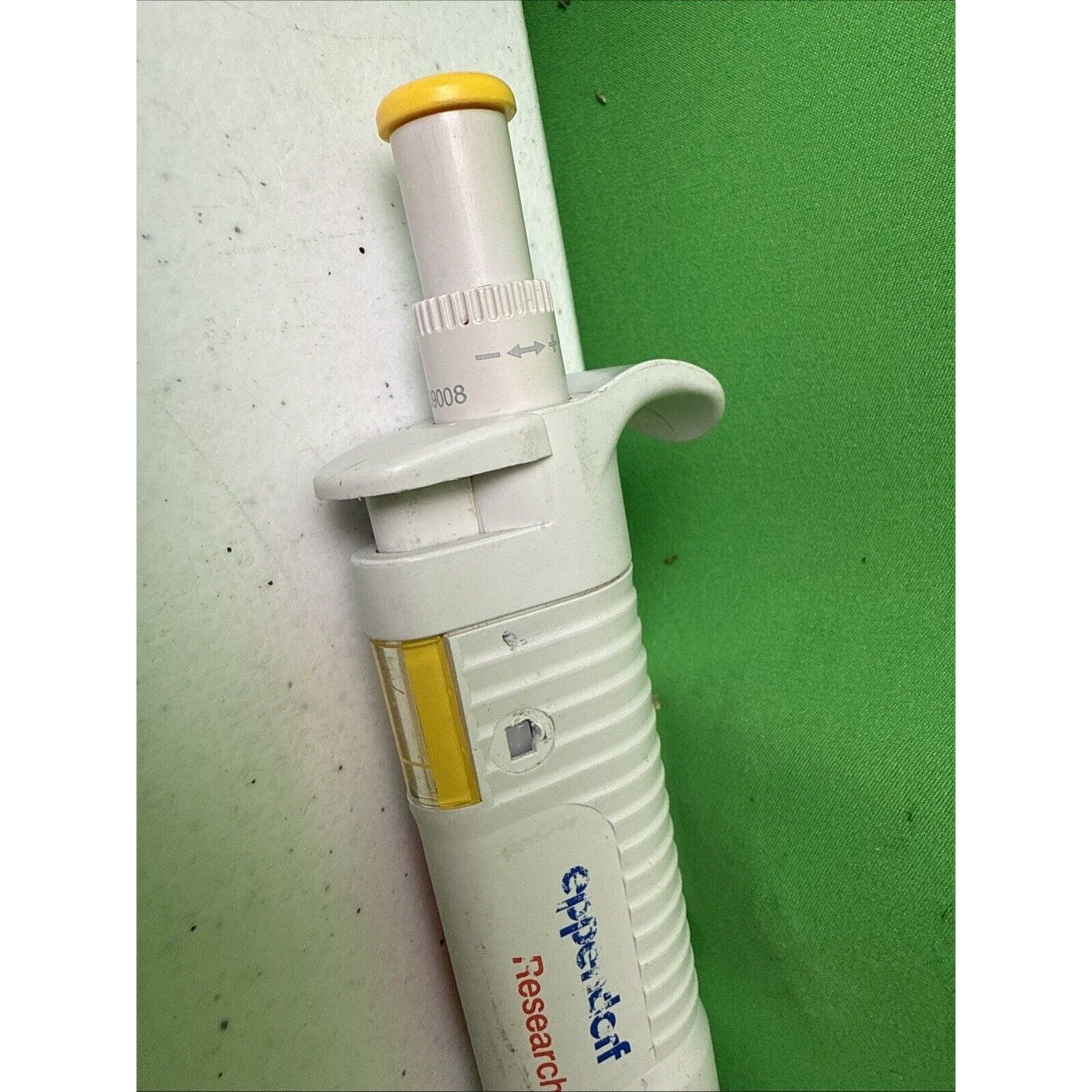 Eppendorf Research Adjustable Volume Single Channel Pipette, 100 - 1000 uL.