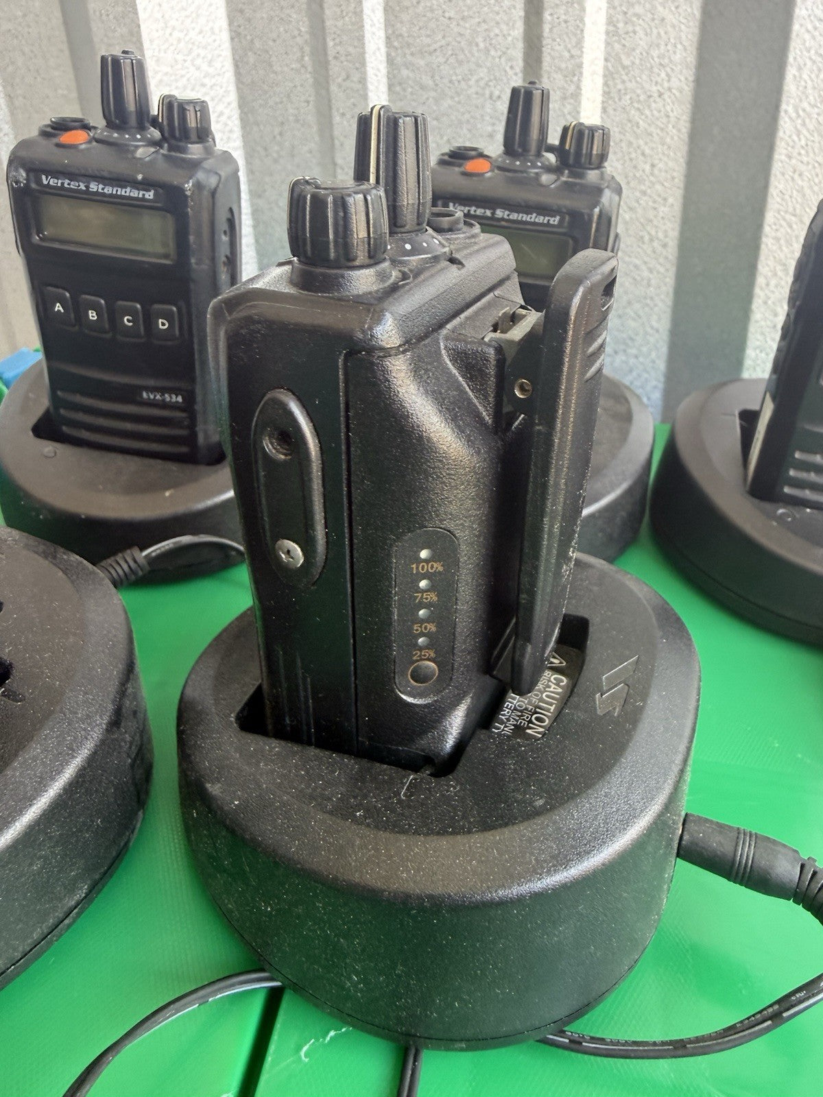 VERTEX STANDARD EVX-534-G7-5  w/Batterie & Charger