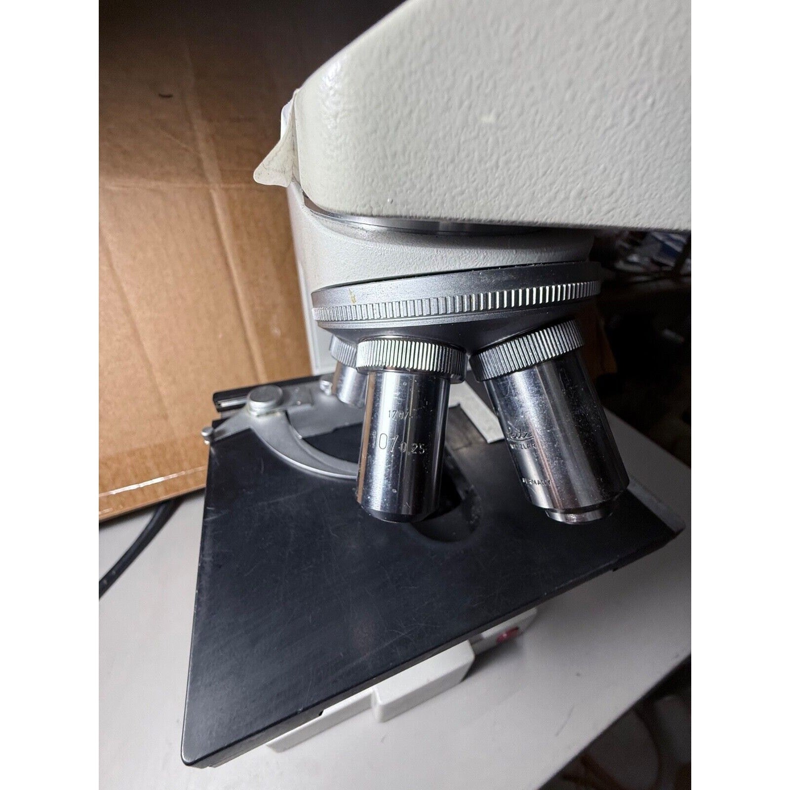 Leitz SM-LUX Microscope 020-446 024. TESTED