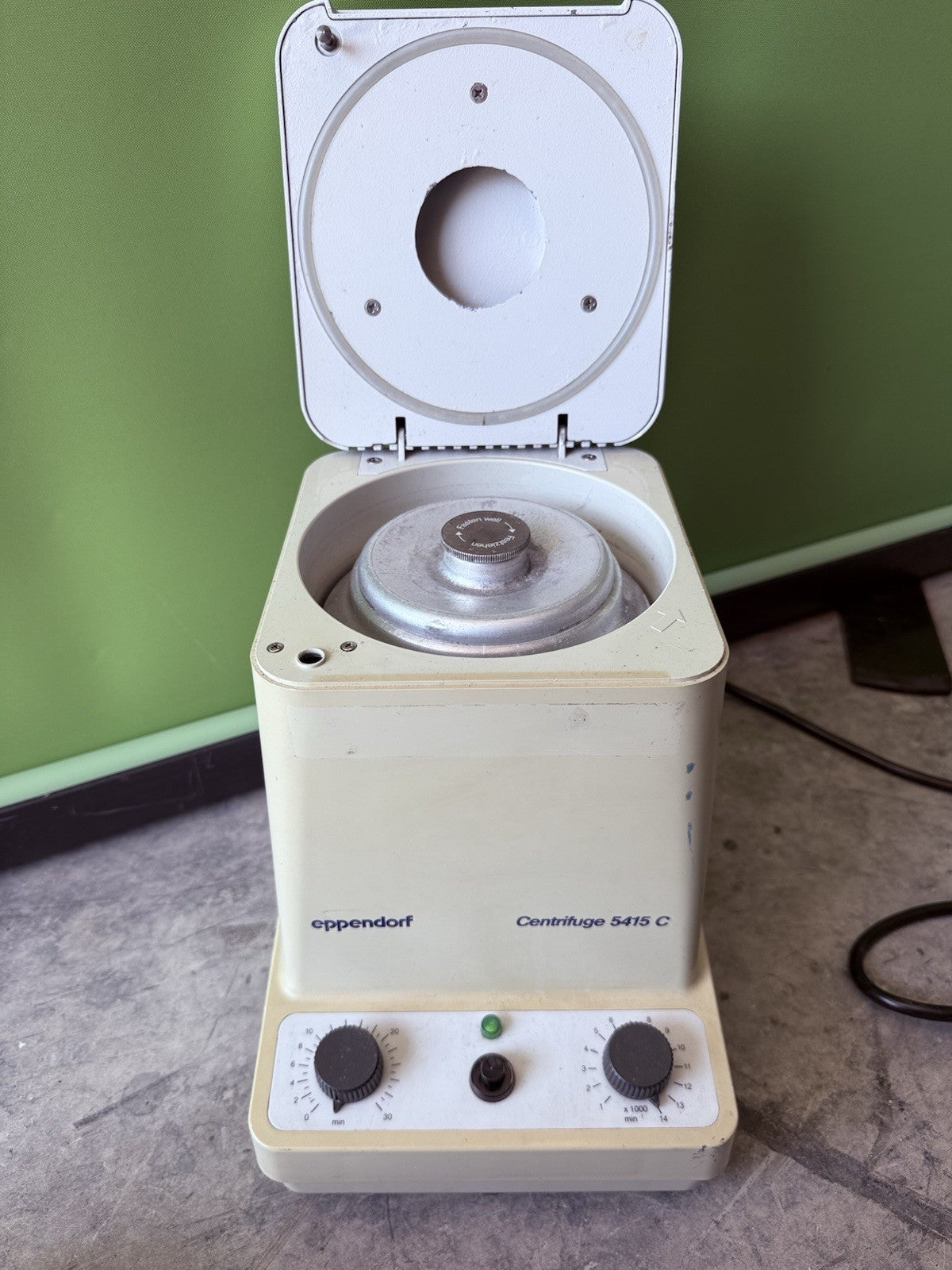 Eppendorf 5415 C Centrifuge w/ 18-Place Rotor & Lid, Used good condition