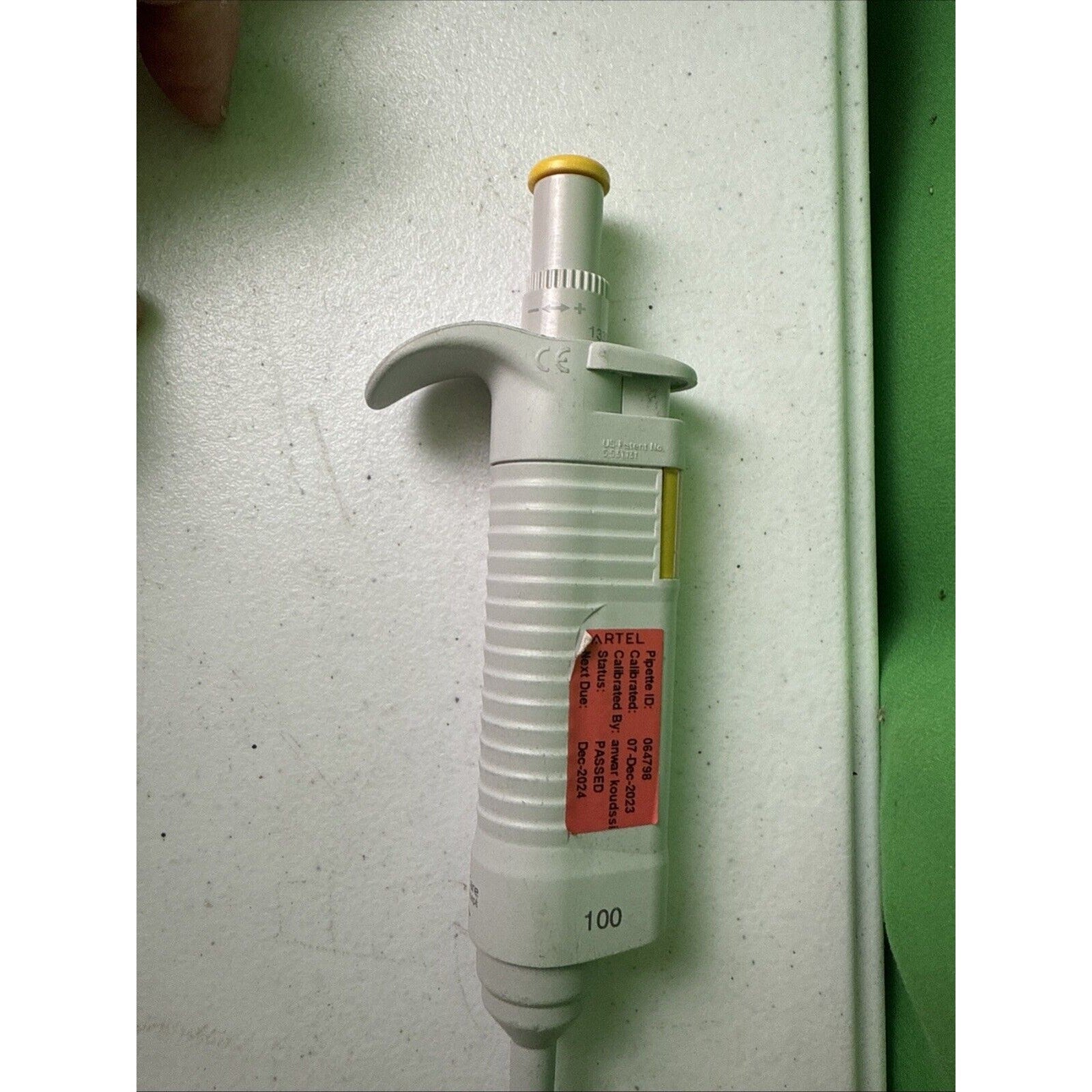 Eppendorf Research Adjustable Volume Single Channel Pipette, 100 - 1000 uL.