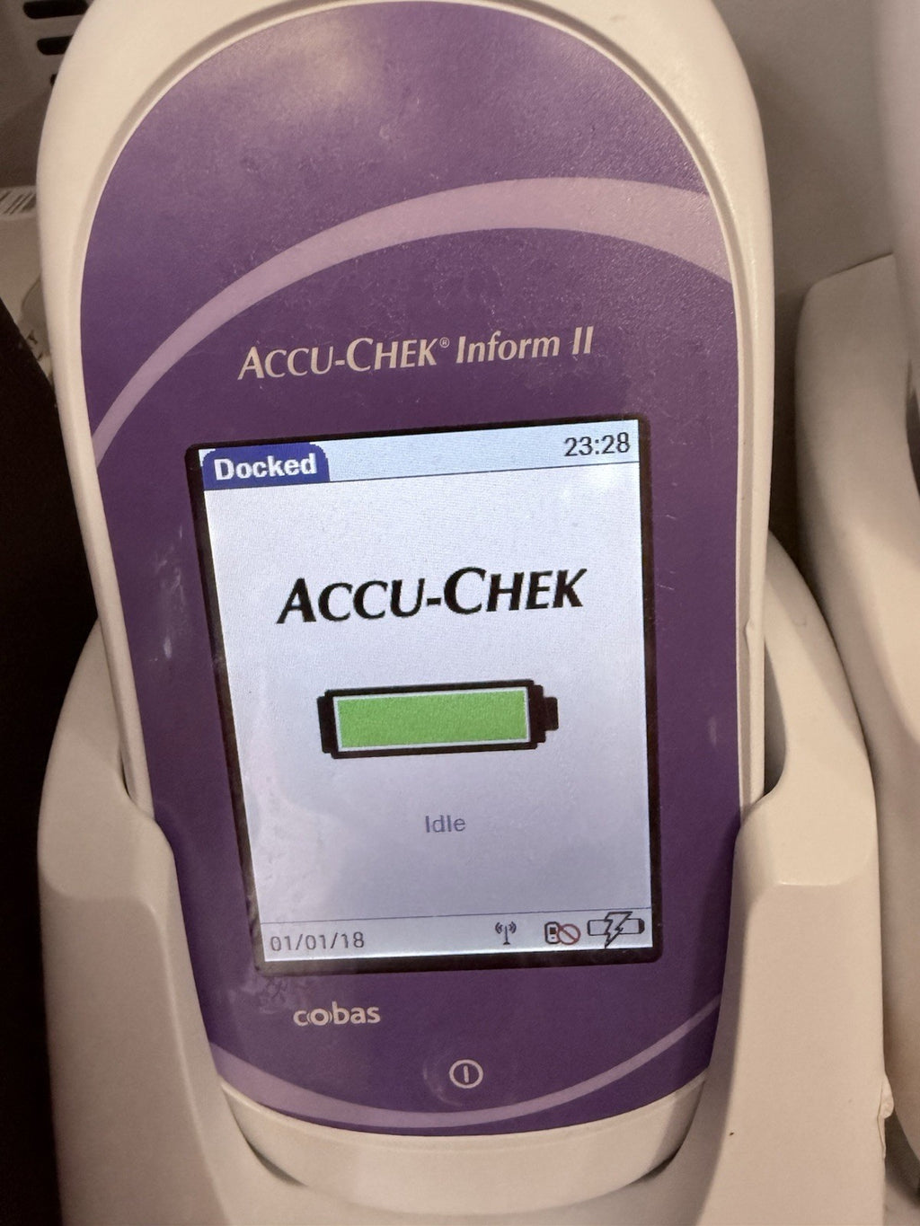 Roche Cobas Accu-Chek Inform II Meter 05060303 w/ Power supply Docking Station