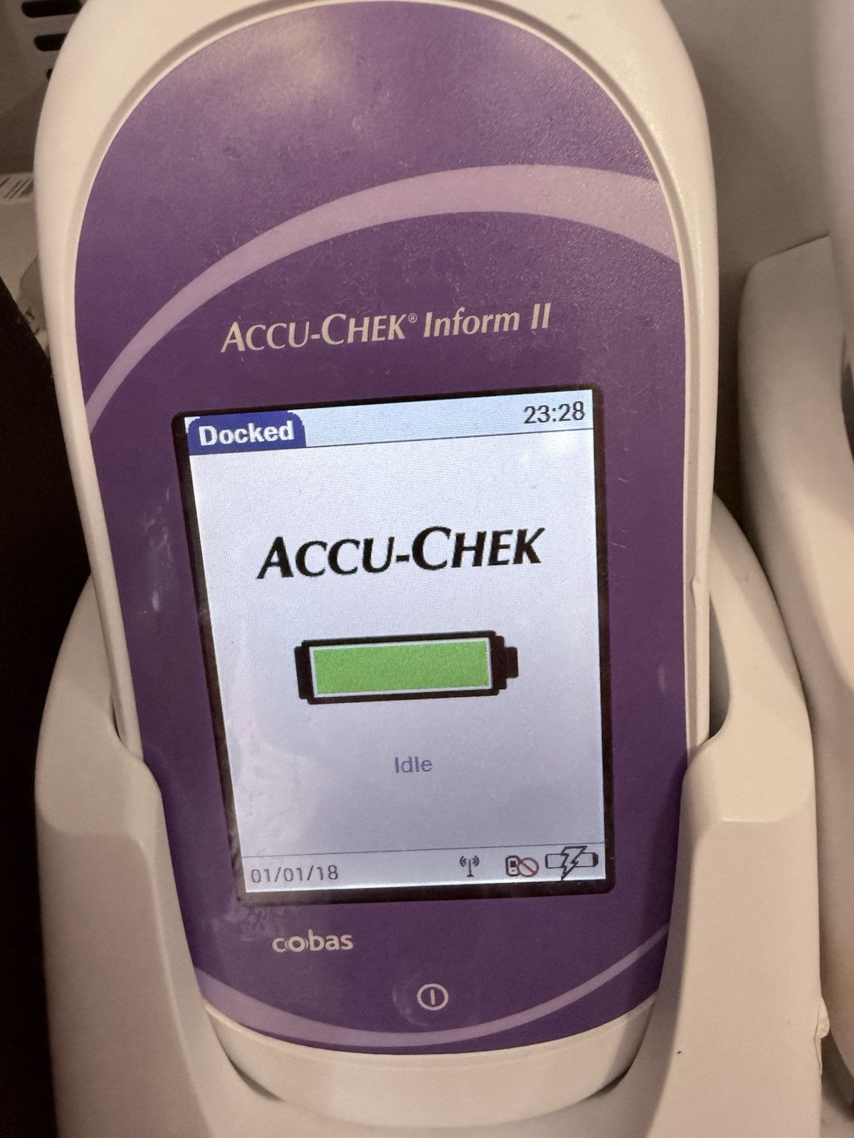 Roche Cobas Accu-Chek Inform II Meter 05060303 w/ Power supply Docking Station