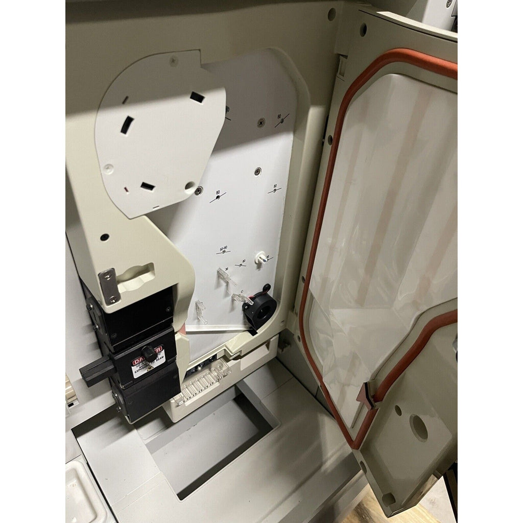 Hitachi 3100 Genetic Analyzer DNA Sequencer. Applied Biosystems.