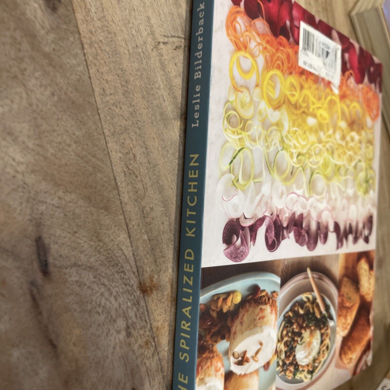 The Spiralized Kitchen : Transform Your Vegetables into Fresh and Surprising...