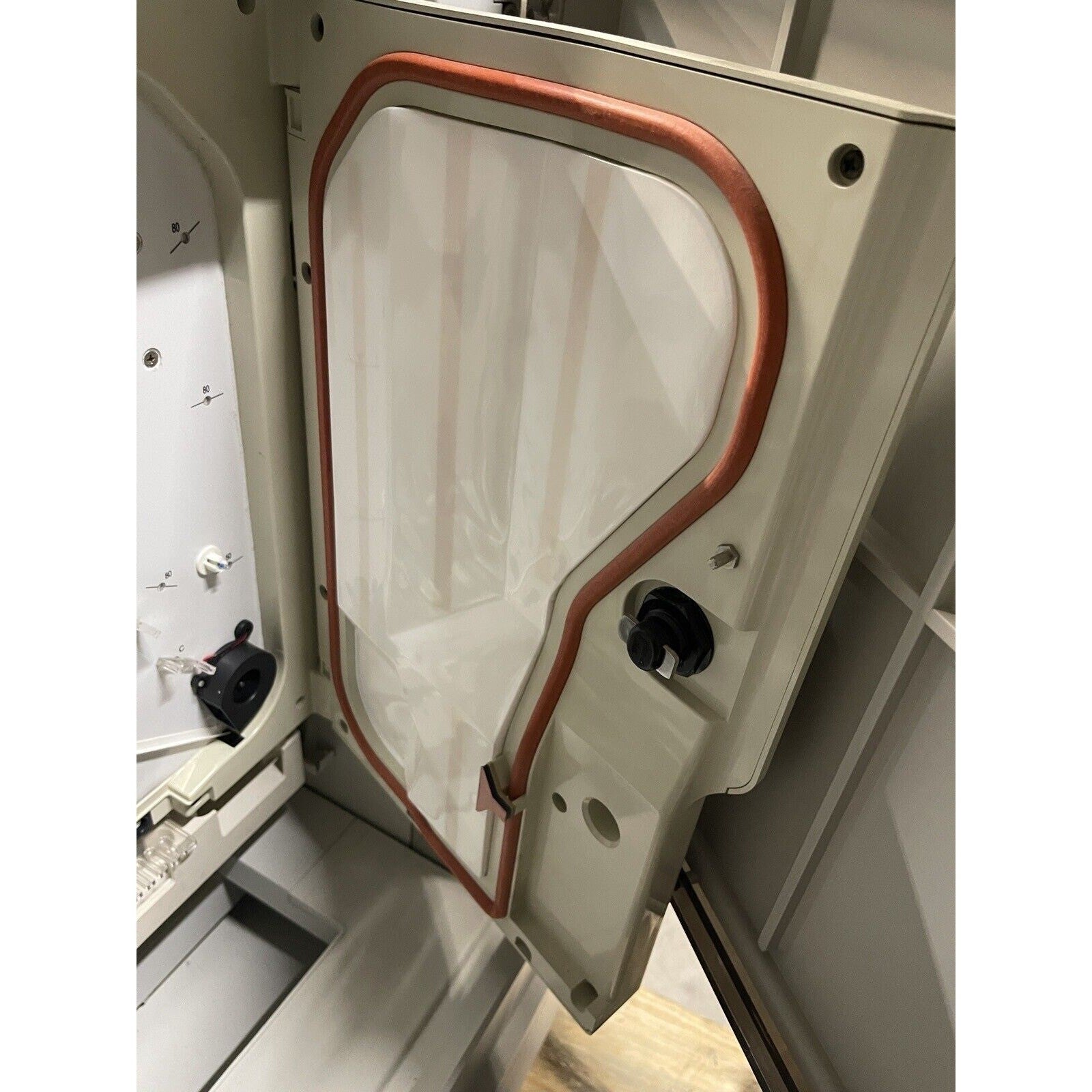 Hitachi 3100 Genetic Analyzer DNA Sequencer. Applied Biosystems.