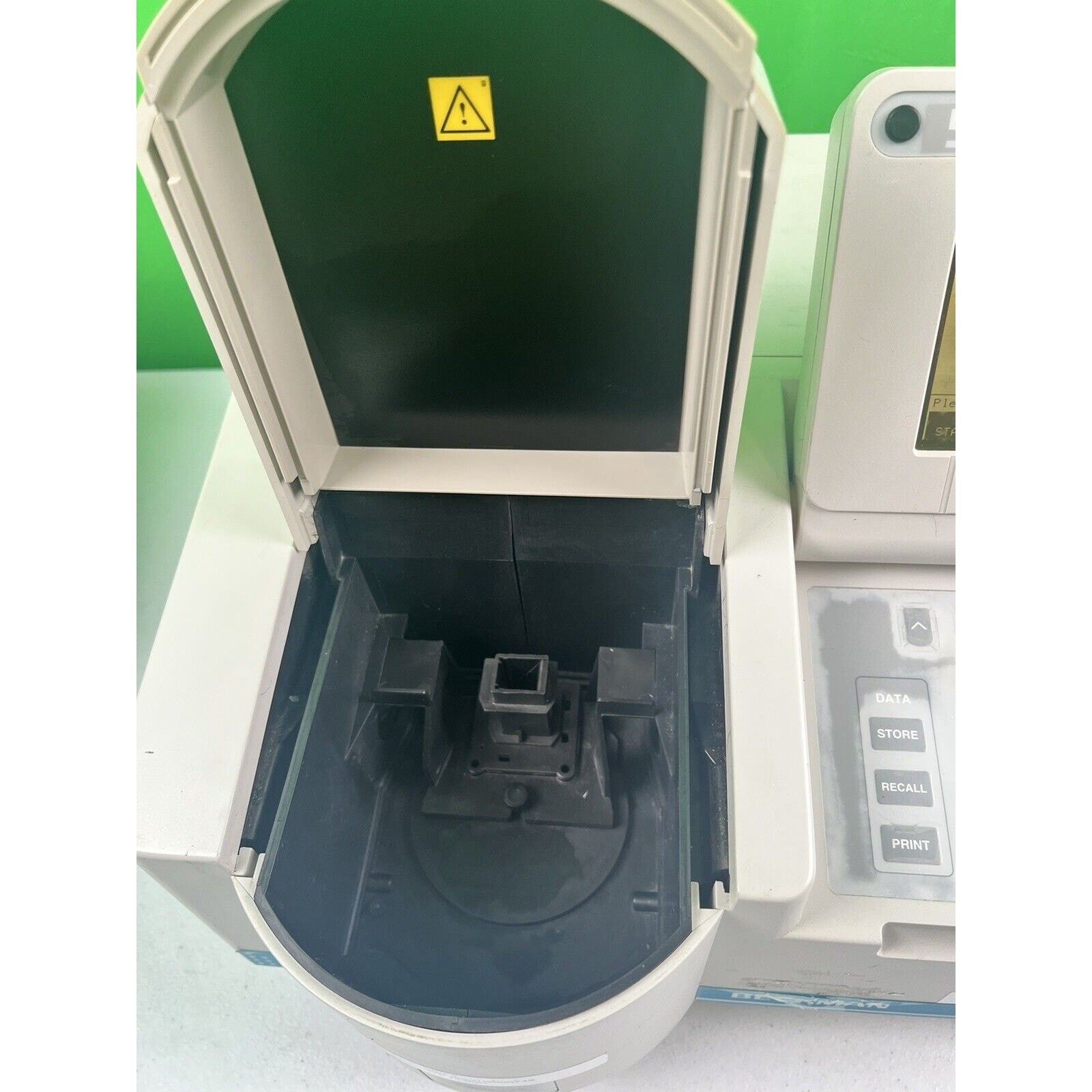 Beckman Instruments General Purpose UV/Vis Spectrophotometer DU-520
