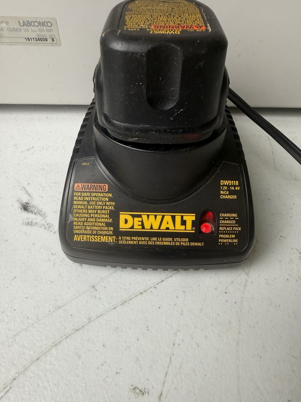 Dewalt DW9118 & DW9057 7.2V-14.4V Hour NICd Battery Charger & 1 Batterie