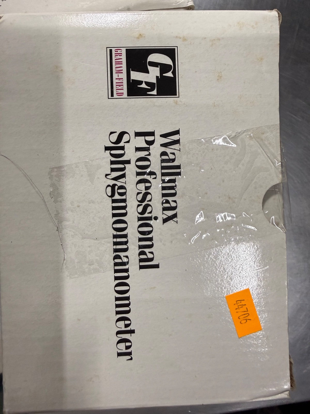 Labtron V222B Wallmax aneroid wall manometer w/ GE Critikon DURA-CUF adult