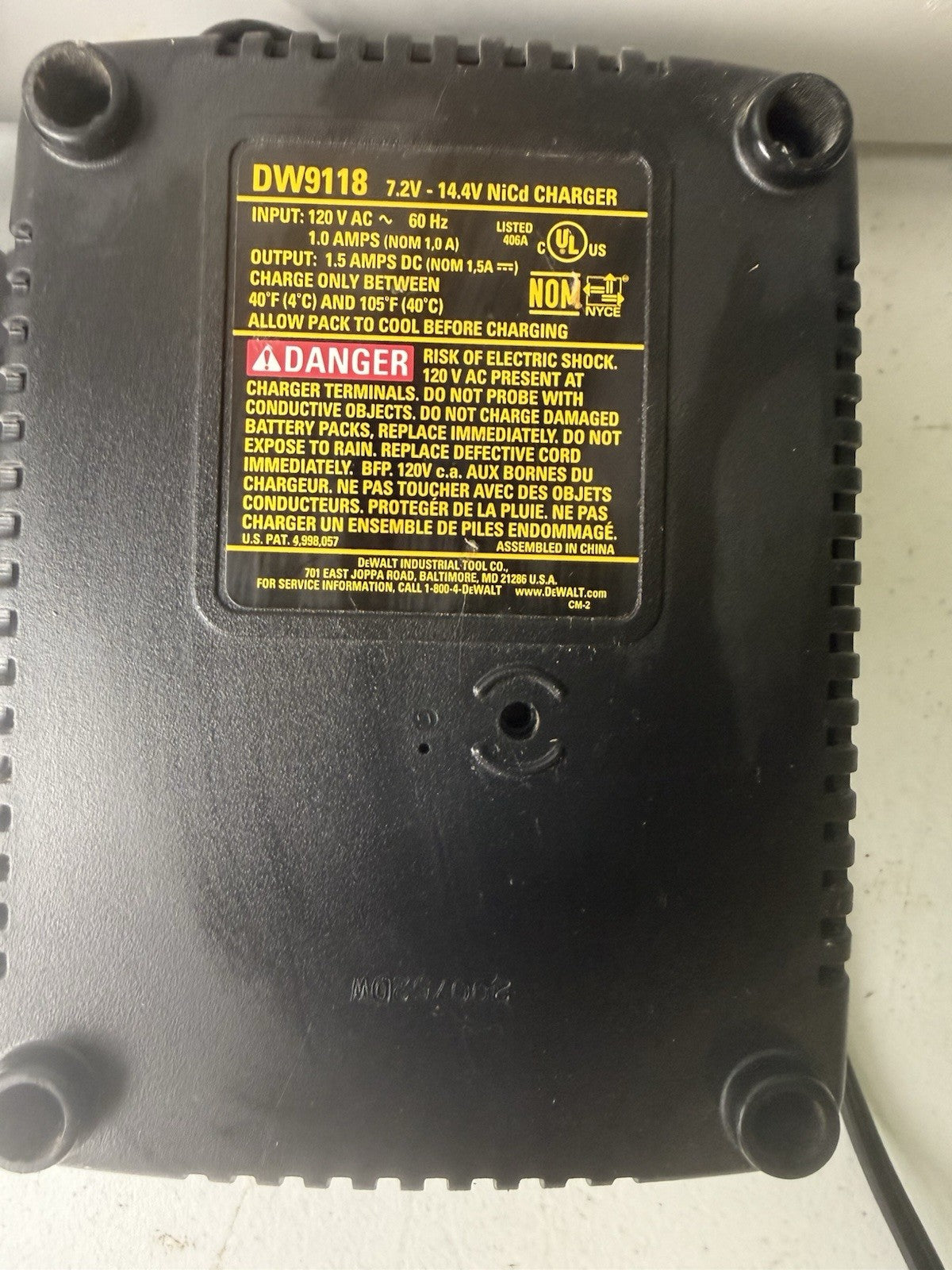 Dewalt DW9118 & DW9057 7.2V-14.4V Hour NICd Battery Charger & 1 Batterie