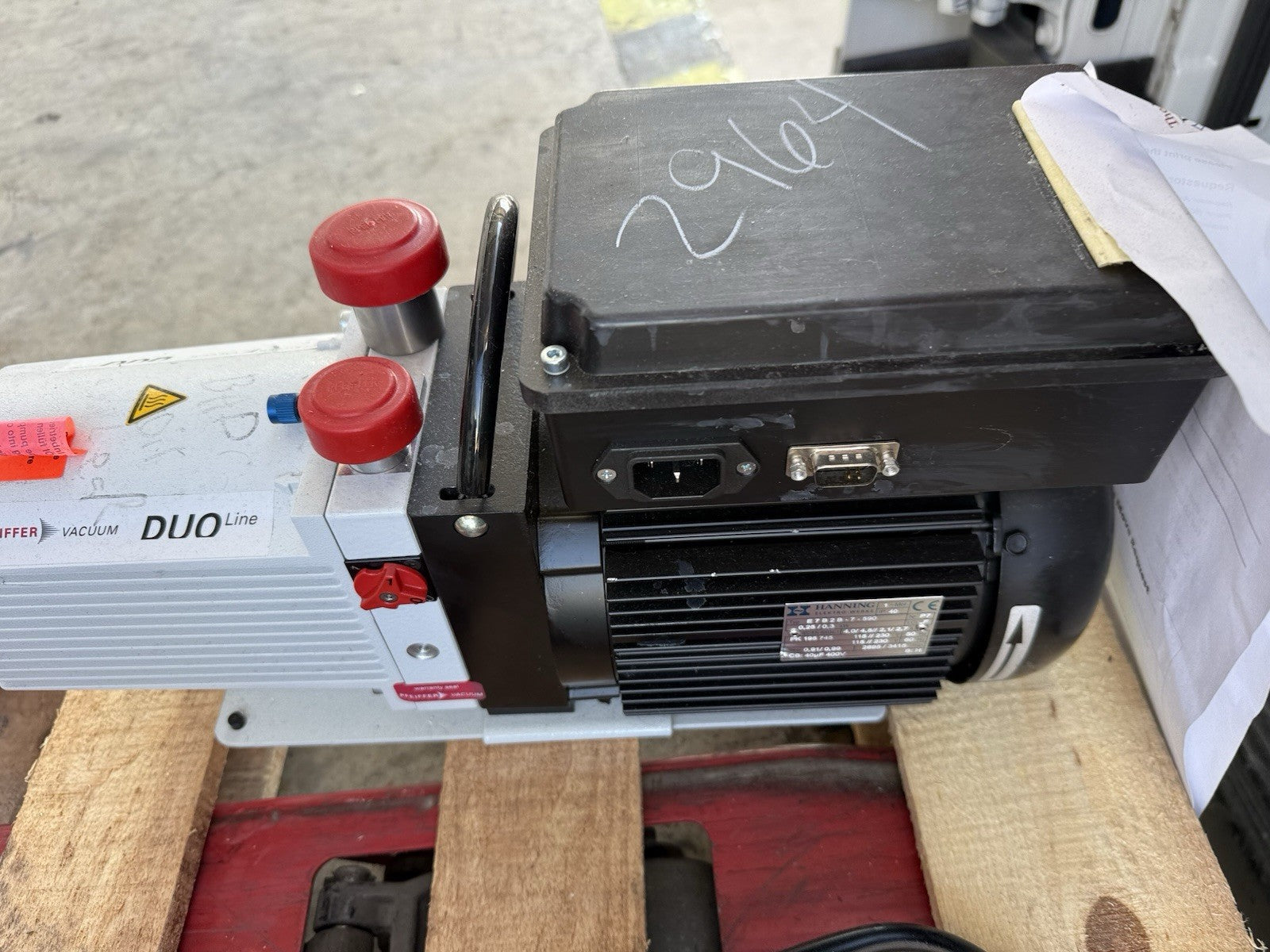 Pfeiffer D-35614 Asslar  Vacuum Pump Duo11 For Parts or Rebuild