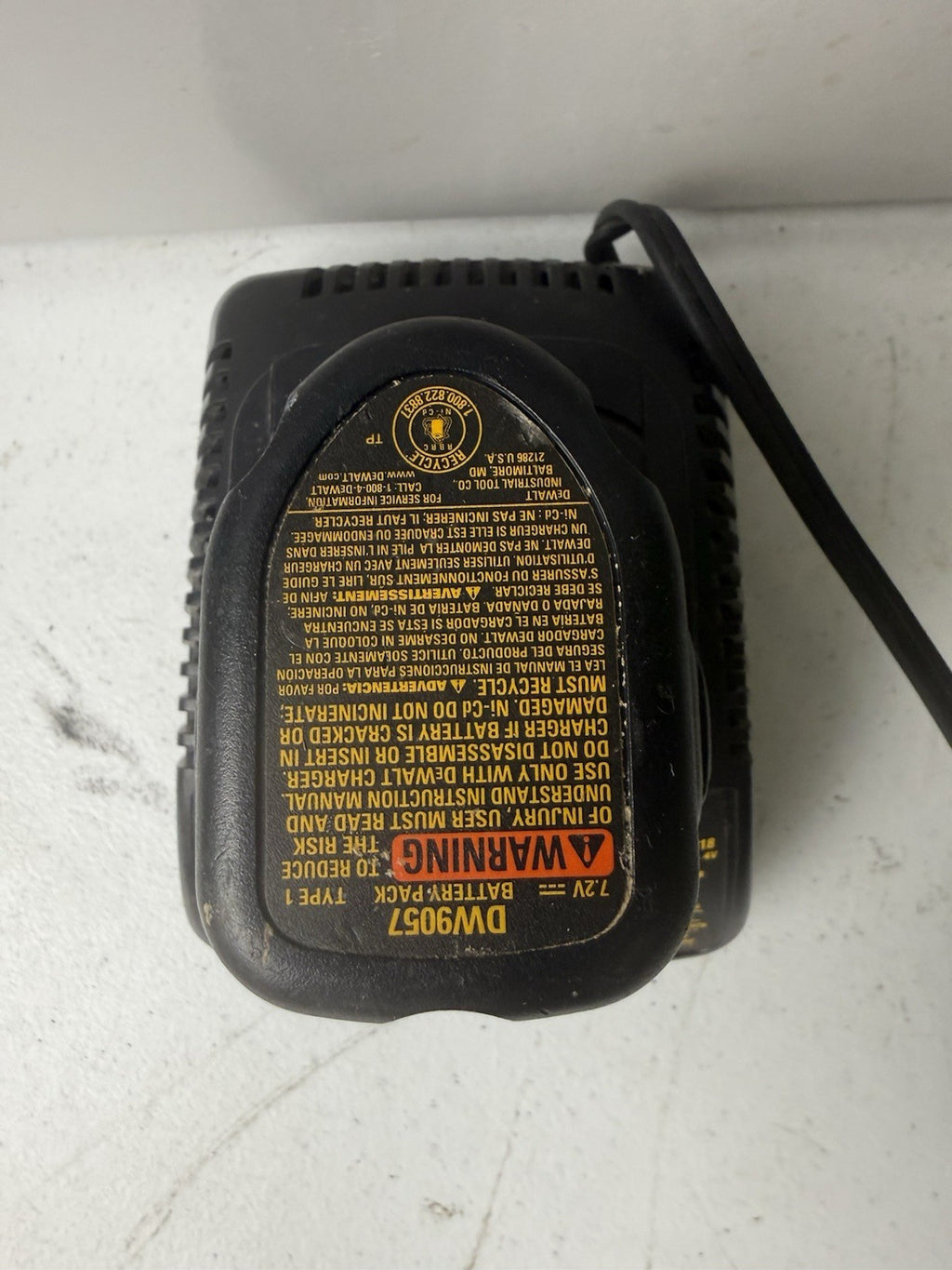 Dewalt DW9118 & DW9057 7.2V-14.4V Hour NICd Battery Charger & 1 Batterie