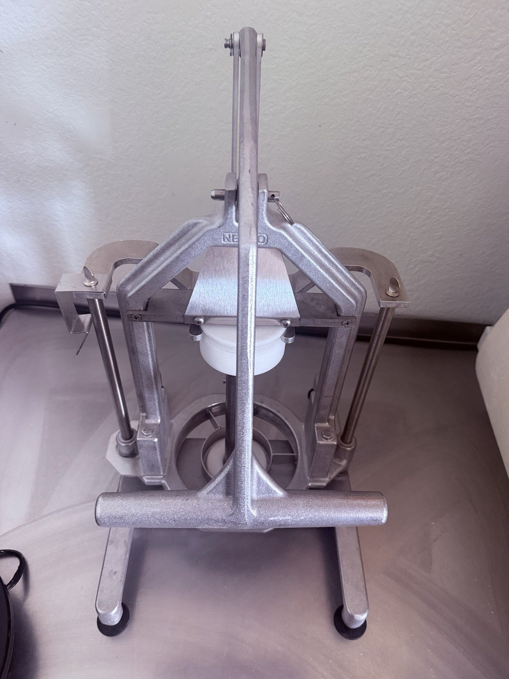 Nemco 55775 Easy Pineapple Corer / Peeler 