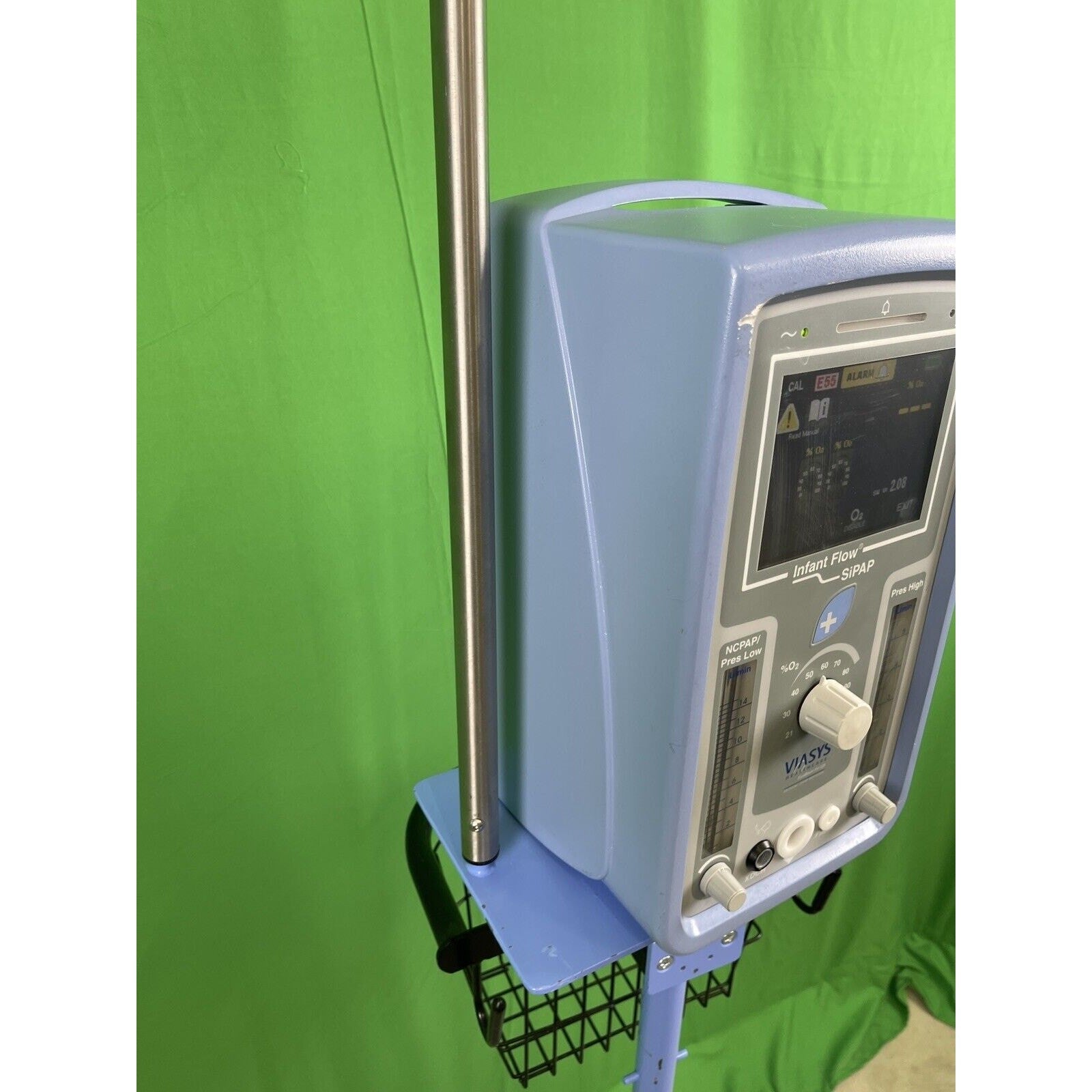 Viasys Infant flow SiPAP With a Stand