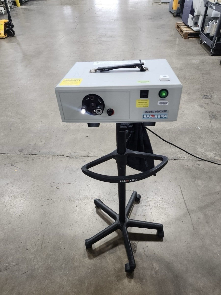 LUXTEC 9300XSP XENON LIGHT SOURCE W/ Stand