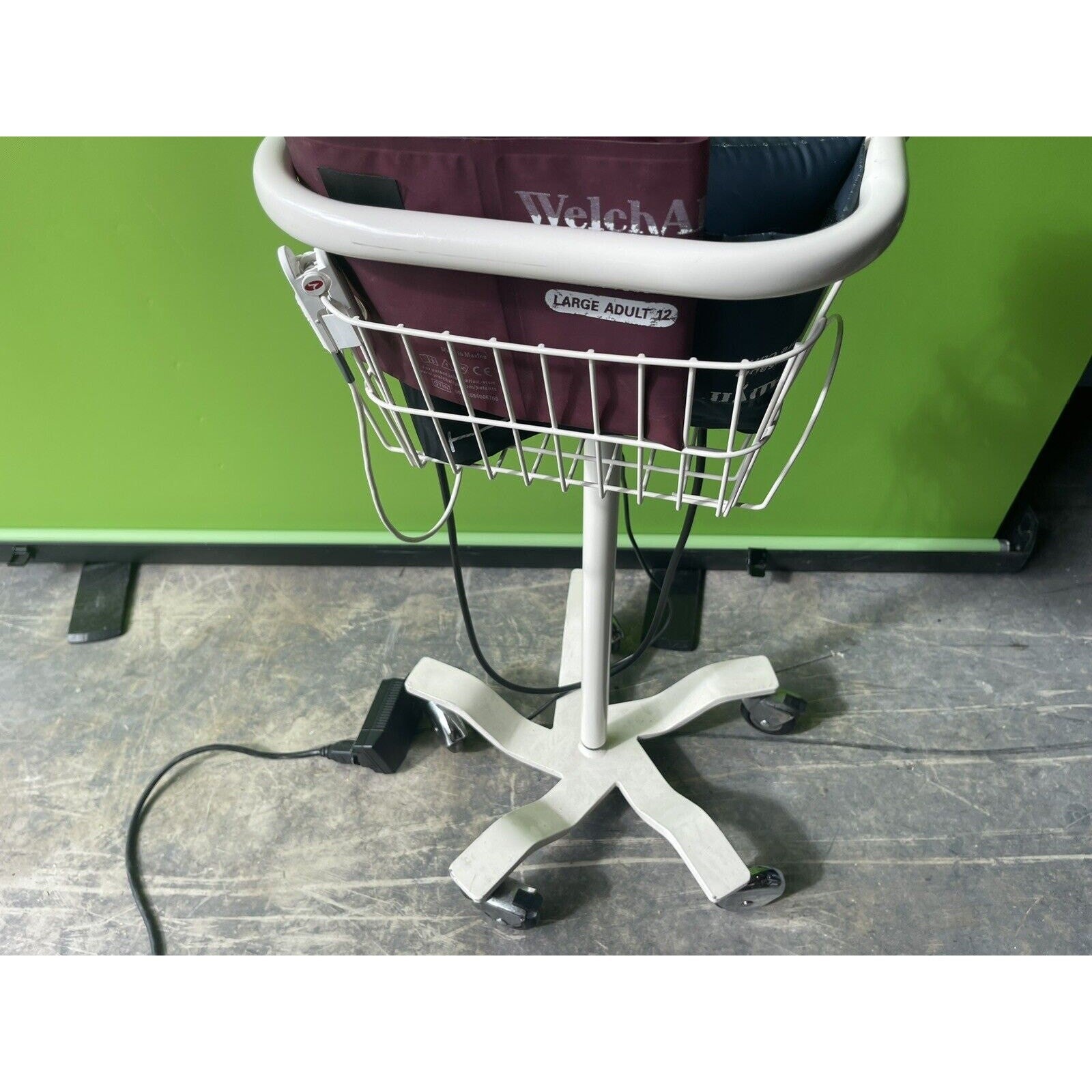 Midmark IQvitals 1-100-1615 with Basket & Multiple Cuffs