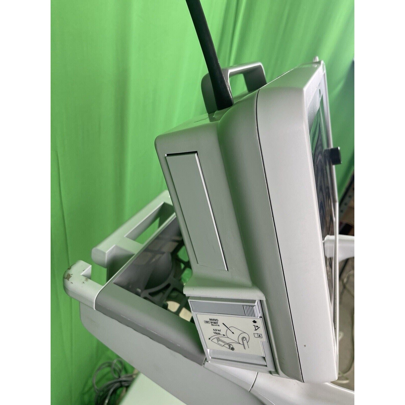 Philips Invivo Expression MRI Model 865214 Monitor W/ Cart