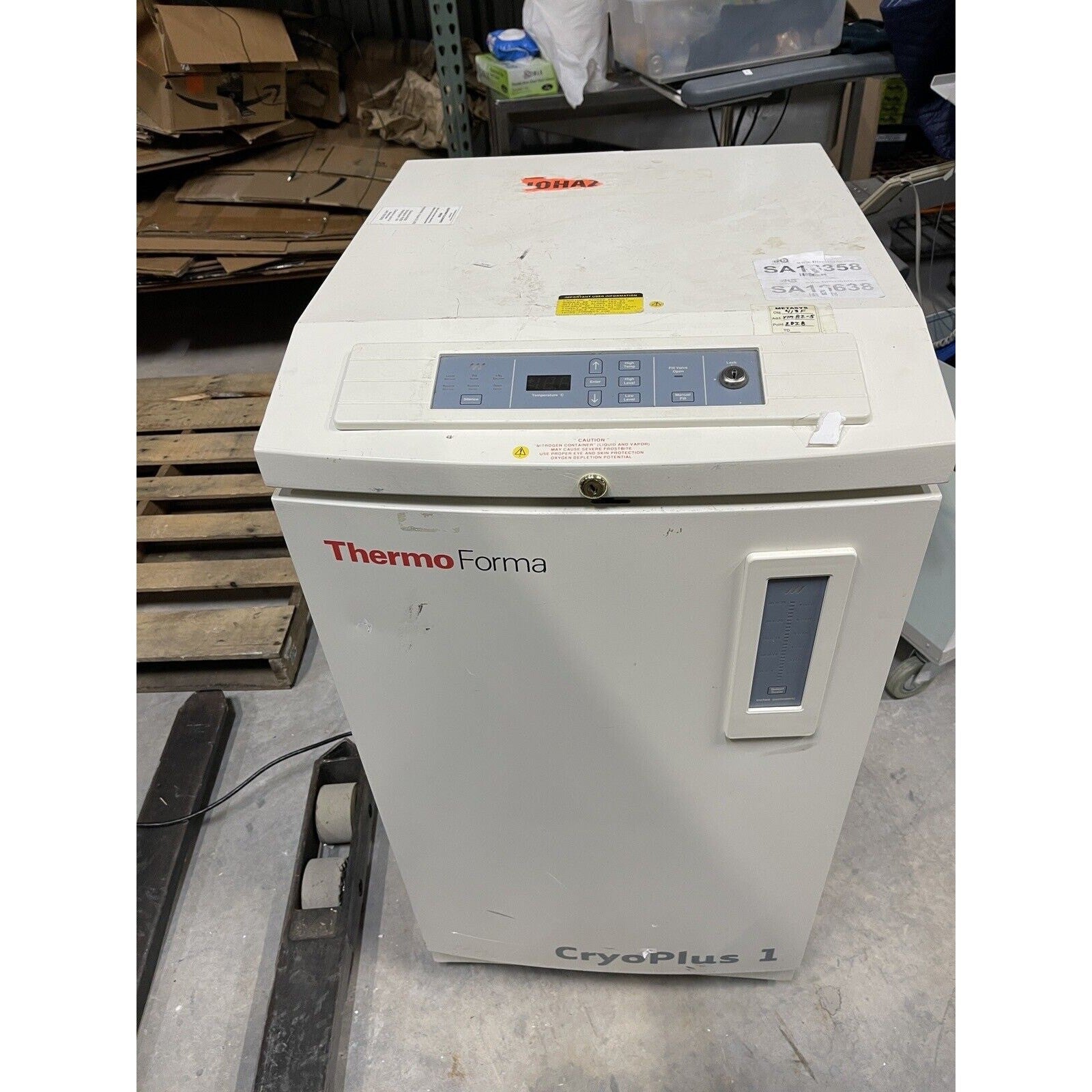 T186098 Thermo Electron CryoPlus 1 Liquid Nitrogen Storage System Model 7400