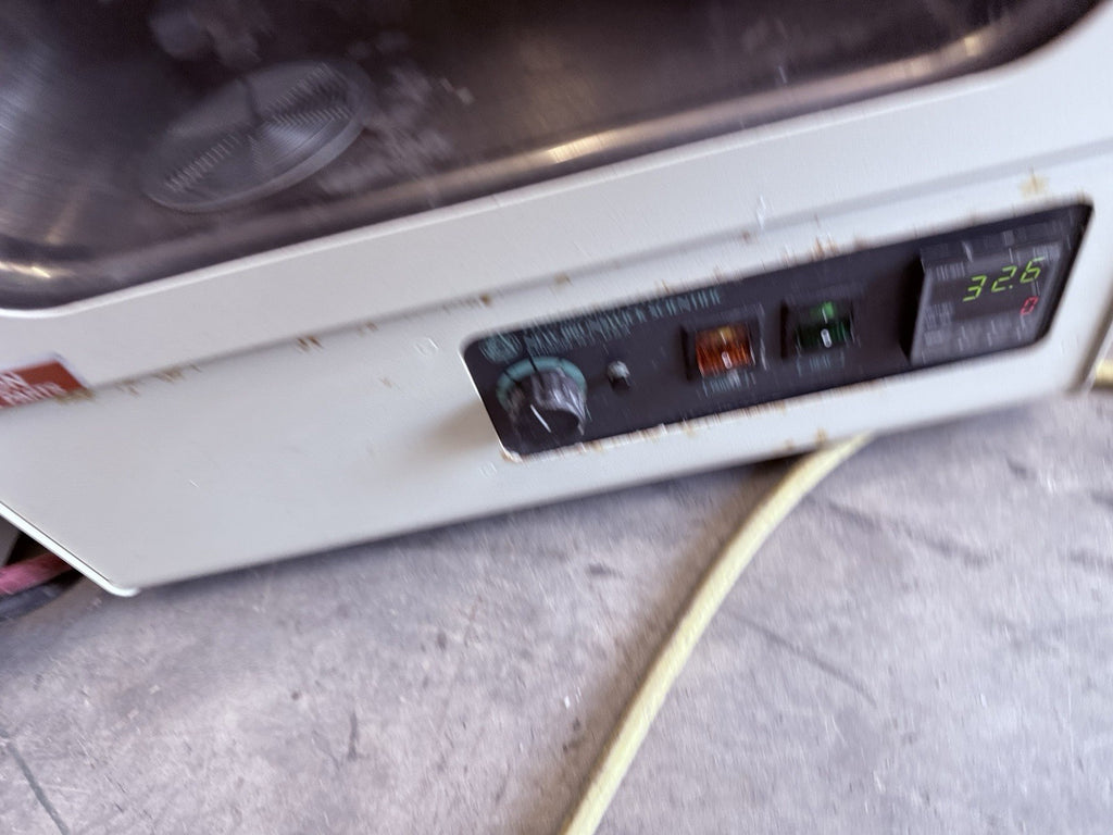 New Brunswick Hybird Oven / Rotation Speed Range: 10–80 RPM M1241-3000