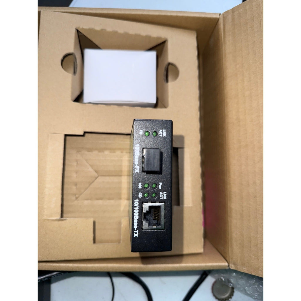 Transition Networks SBFTF 10/100/1000B-T to 1000BASE-FX Bridging Media Converter