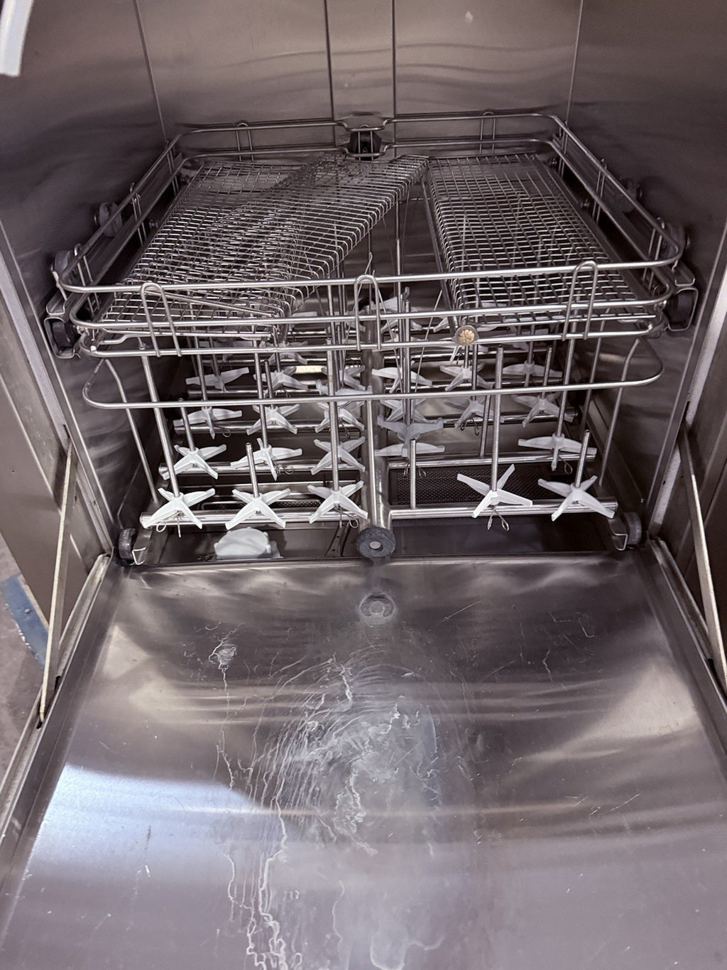 Getinge Lancer 810 UP Under counter Laboratory Washer 208V, 208-600 KPa