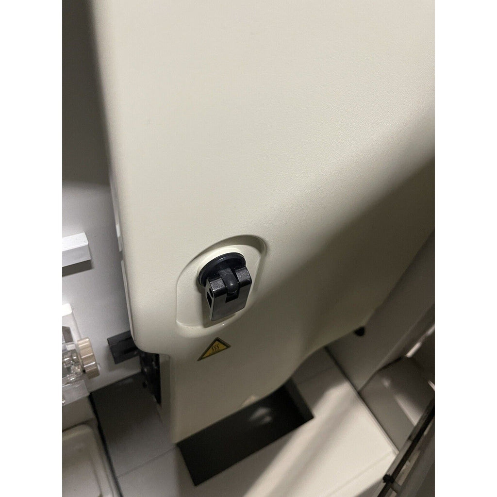 Hitachi 3100 Genetic Analyzer DNA Sequencer. Applied Biosystems.