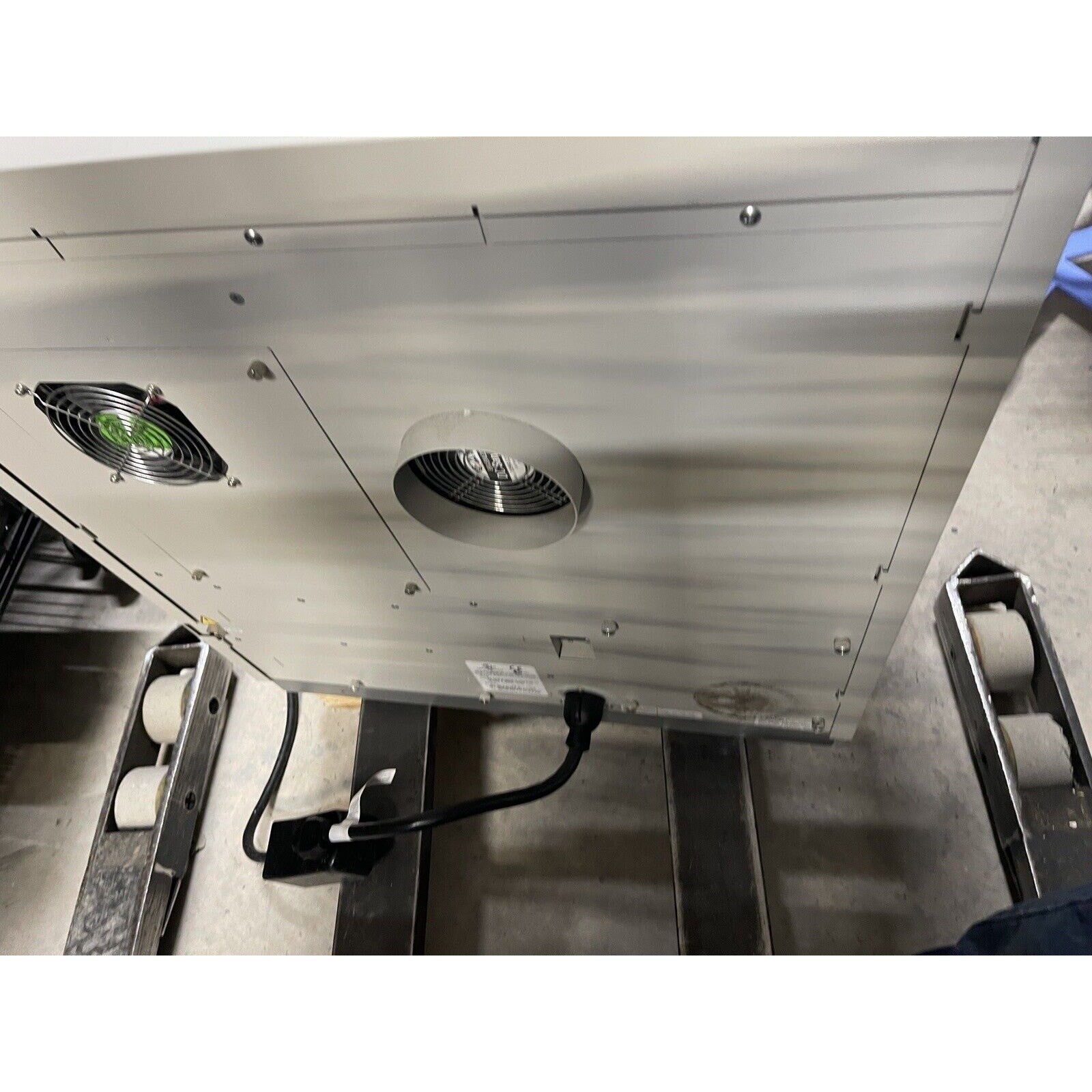Hitachi 3100 Genetic Analyzer DNA Sequencer. Applied Biosystems.