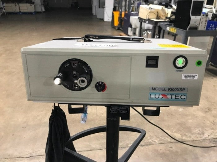 LUXTEC 9300XSP XENON LIGHT SOURCE W/ Stand