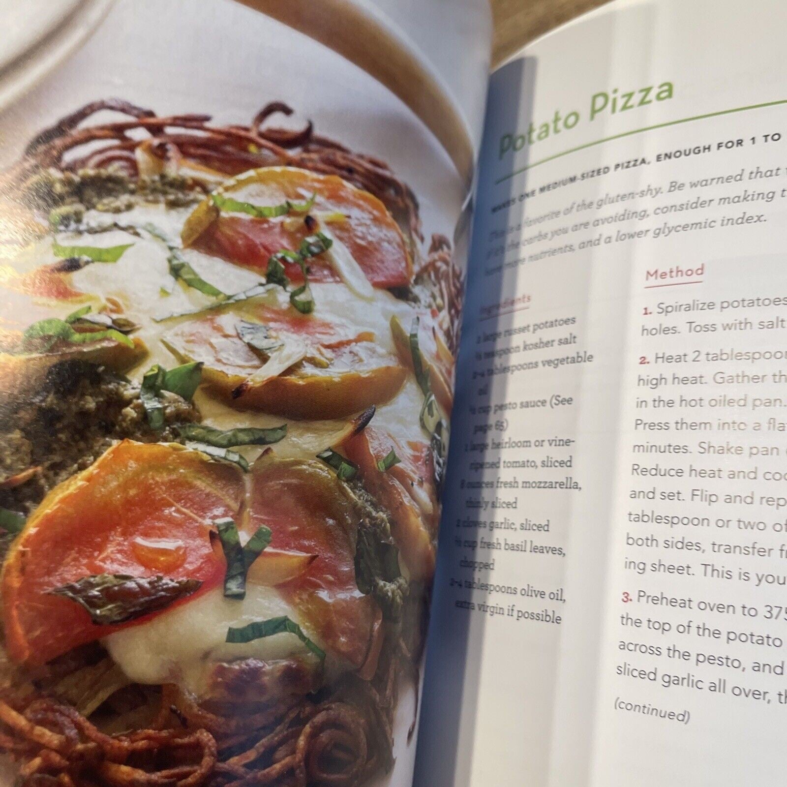 The Spiralized Kitchen : Transform Your Vegetables into Fresh and Surprising...