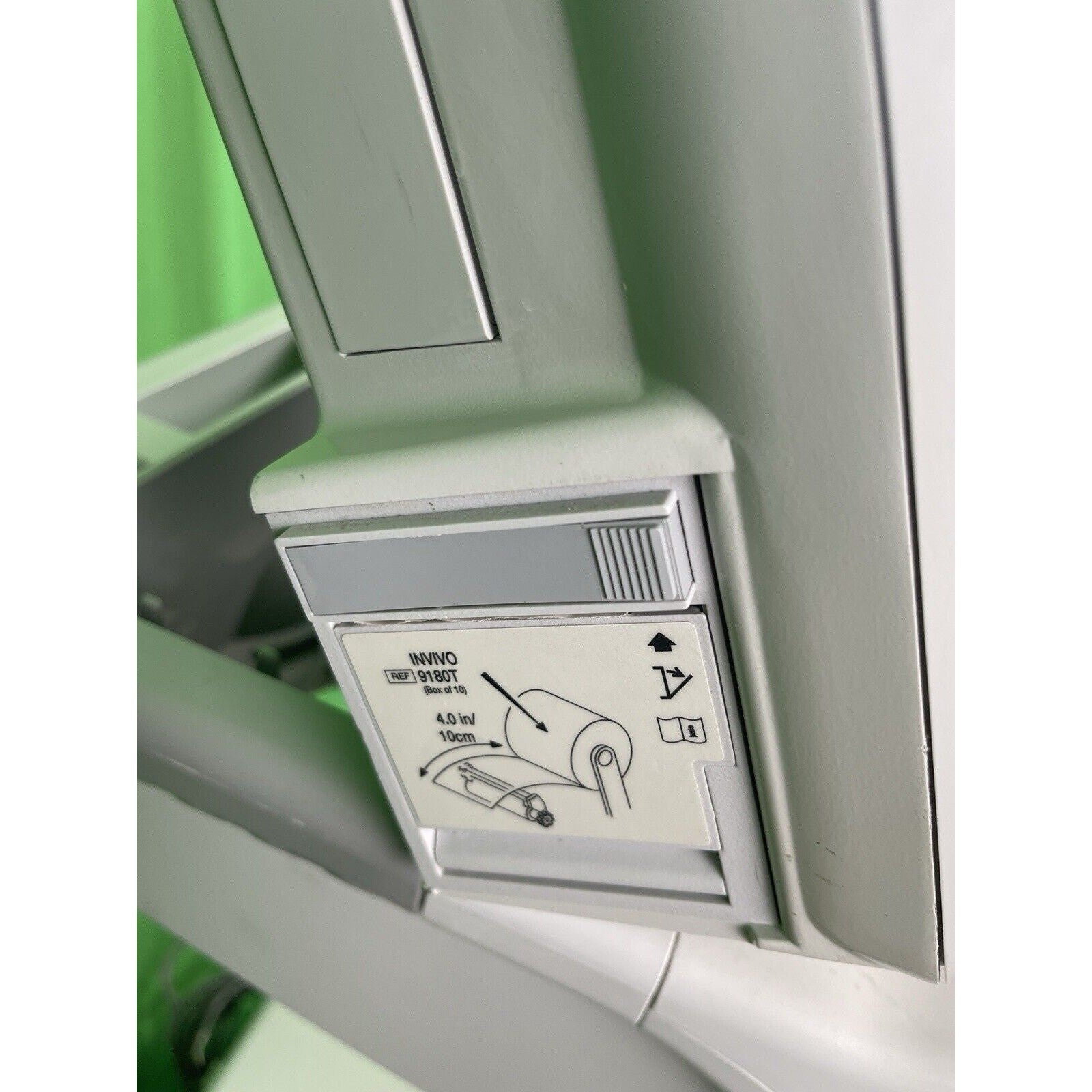 Philips Invivo Expression MRI Model 865214 Monitor W/ Cart